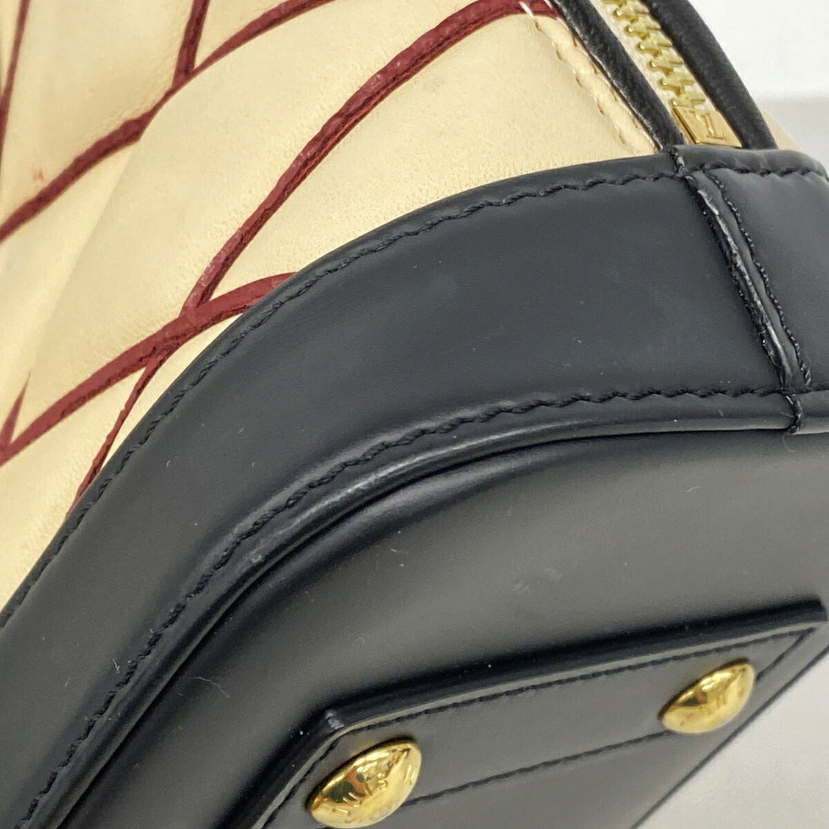 Louis Vuitton Natural Handbag (Pre-Owned)