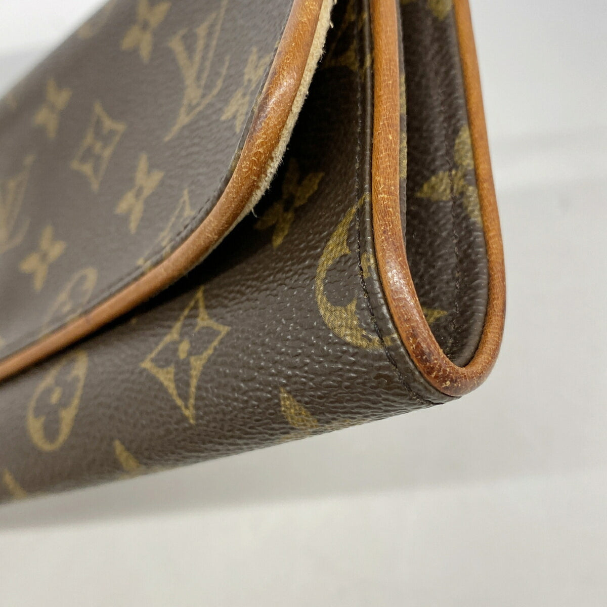 Louis Vuitton Brown Shoulder Bag (Pre-Owned)