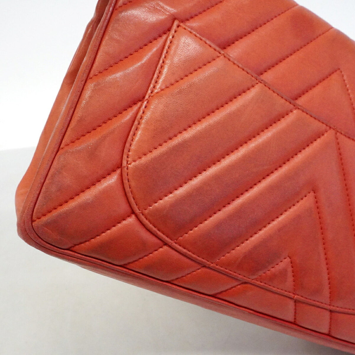 Chanel Red Color Leather Shoulder Bag (Pre-Owned)