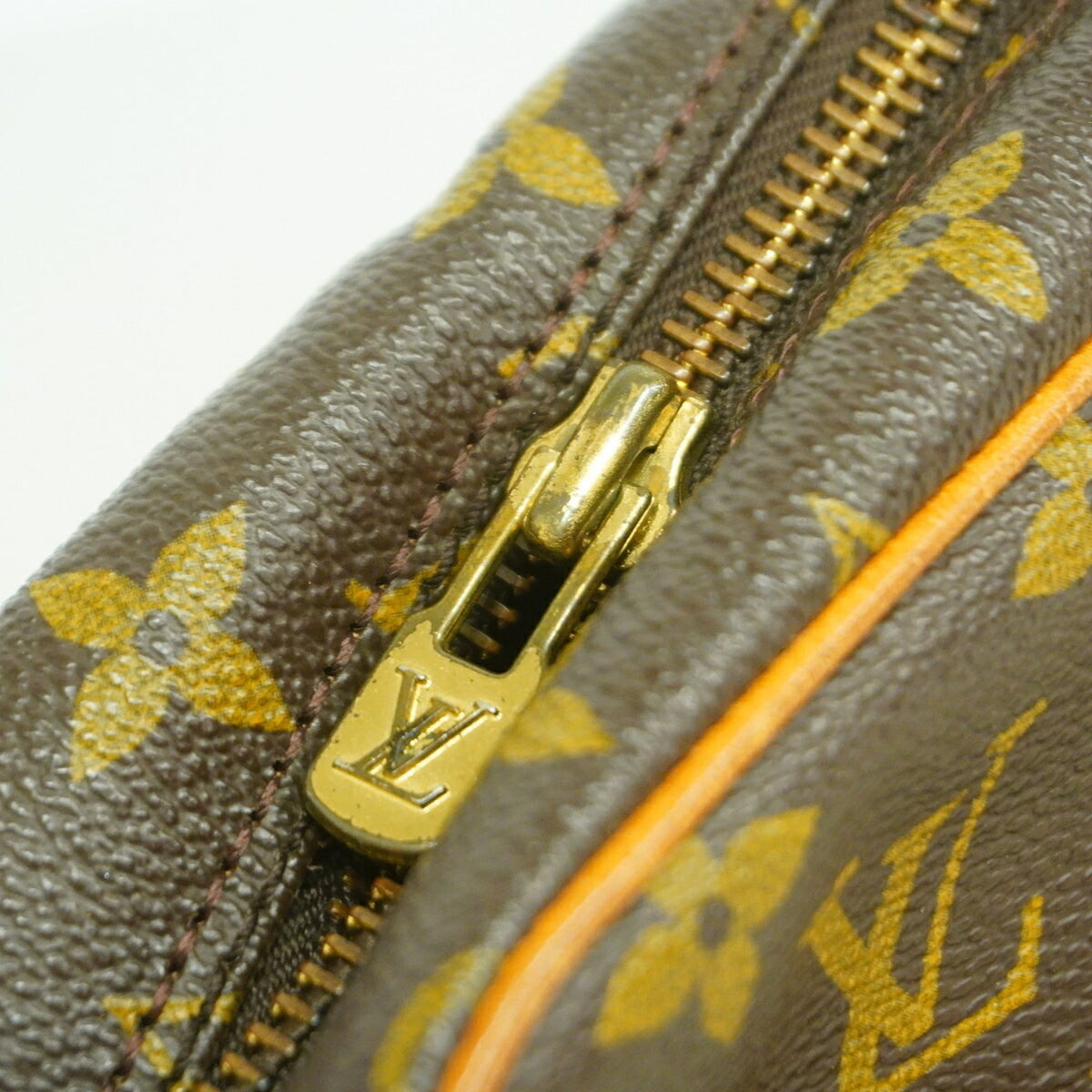 Louis Vuitton Brown Shoulder Bag (Pre-Owned)