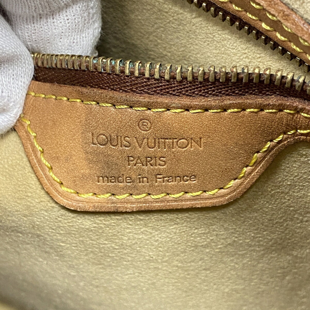 Louis Vuitton Brown Shoulder Bag (Pre-Owned)