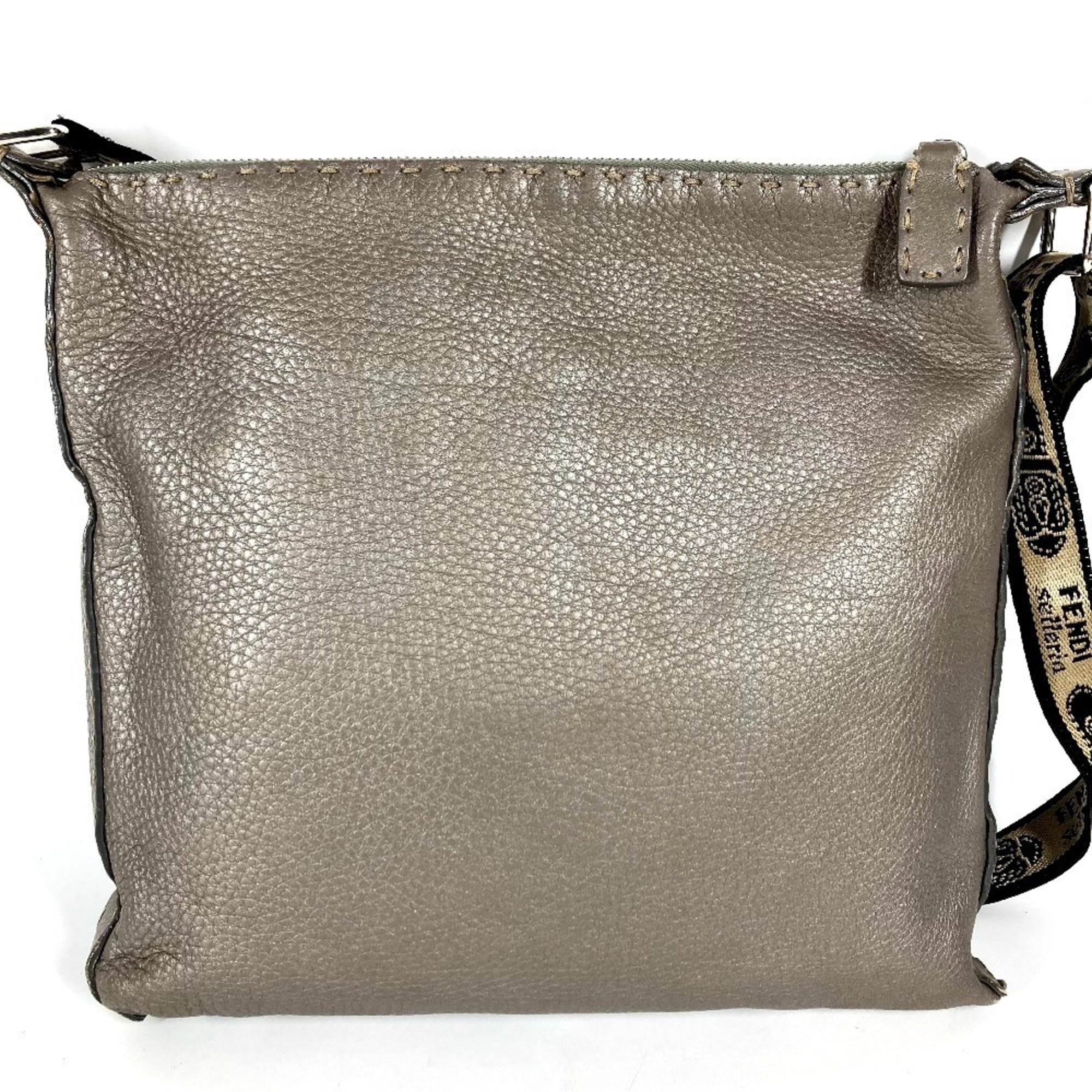 Fendi Gray Silver Gray Leather Shoulder Bag (Pre-Owned)