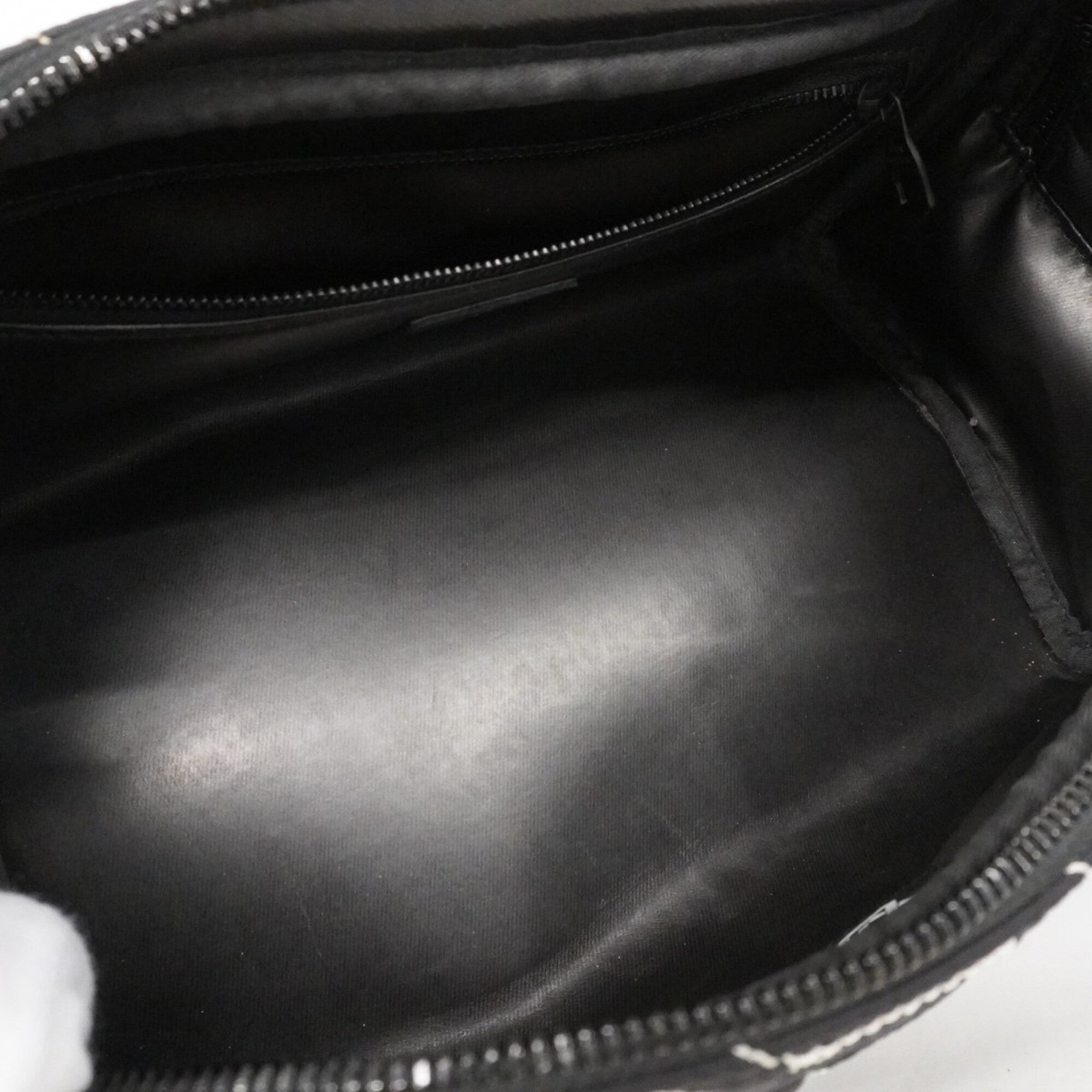 Louis Vuitton Black Handbag (Pre-Owned)