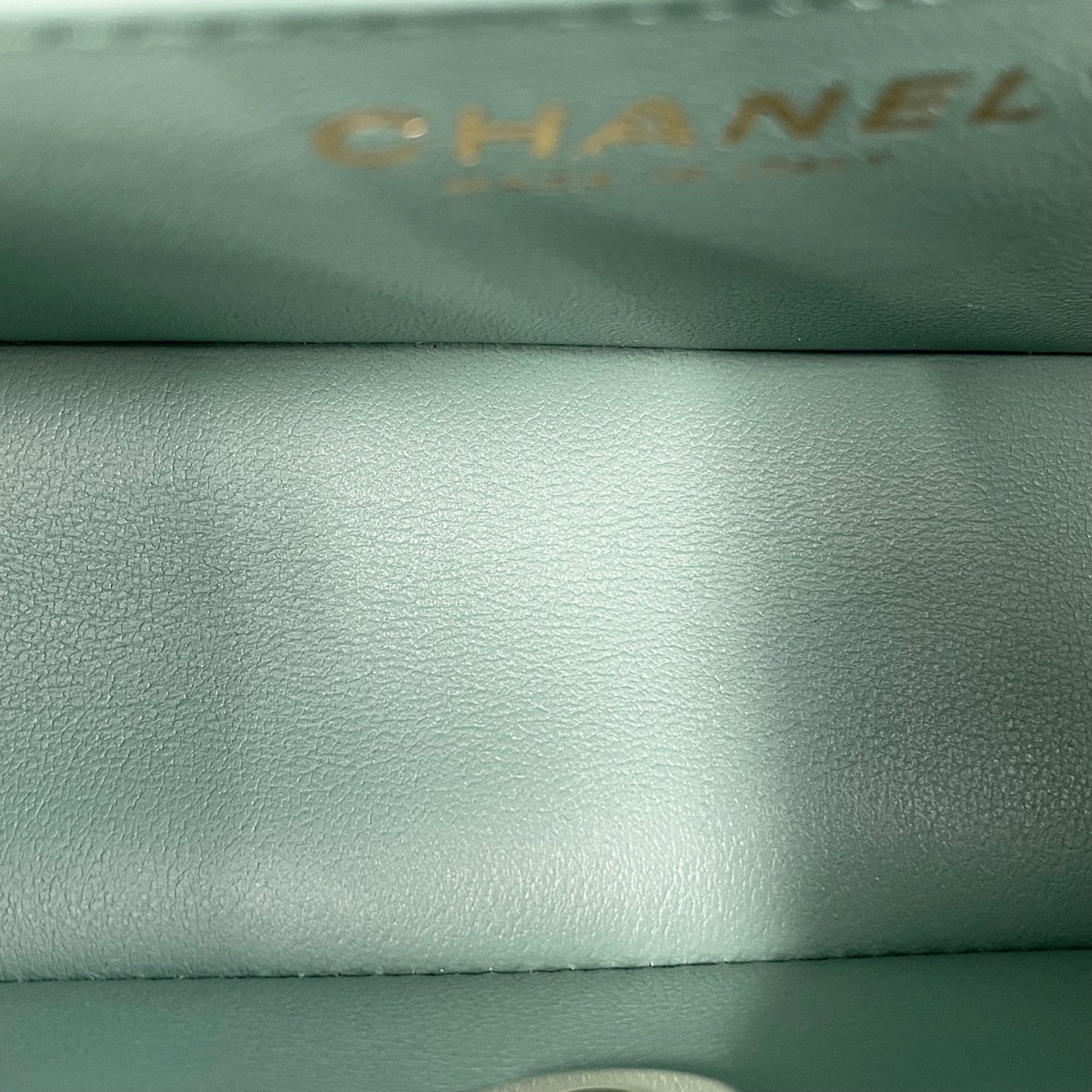 Chanel Green Shoulder Bag (Pre-Owned)