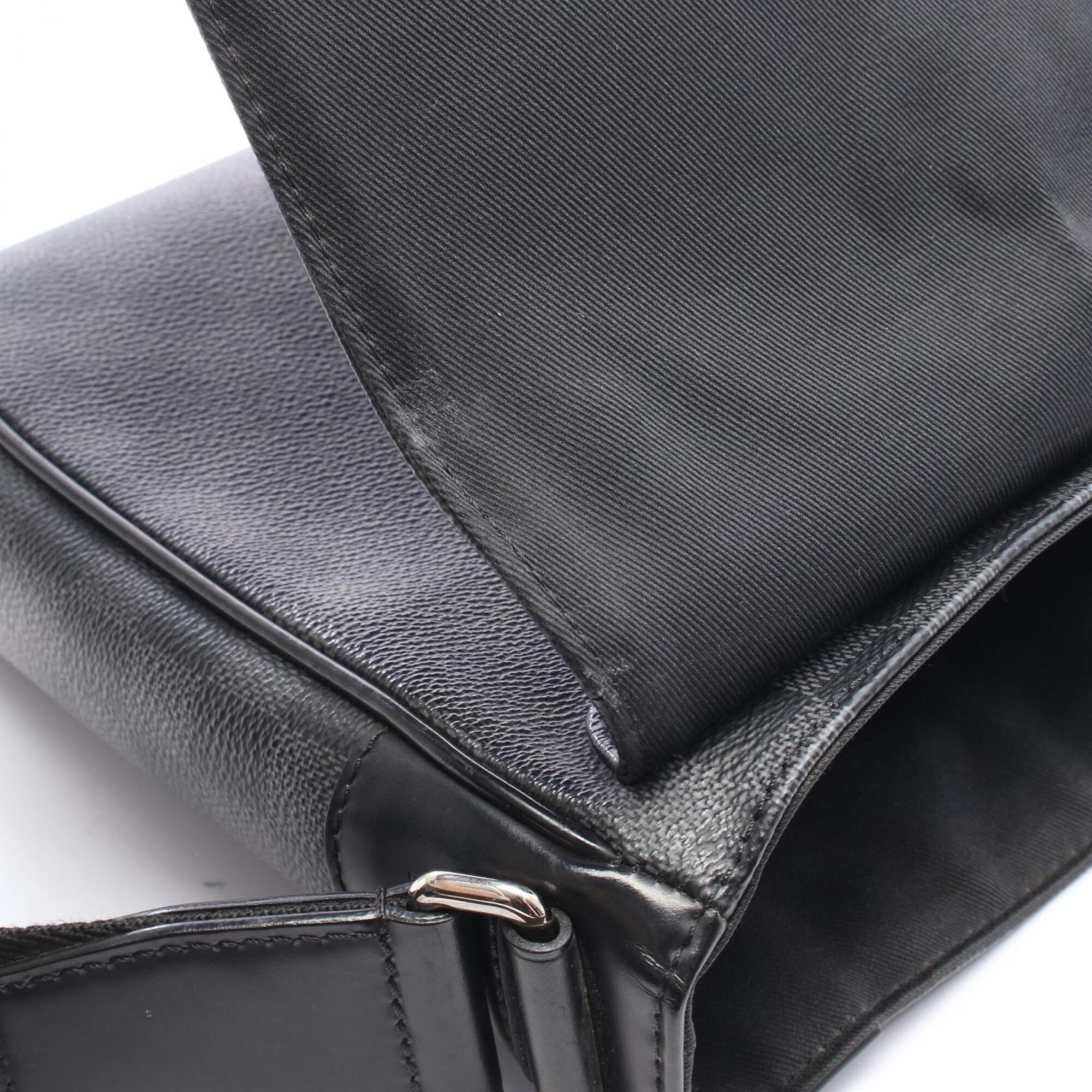 Louis Vuitton Black Pvc Leather Handbag Shoulder Bag (Pre-Owned)