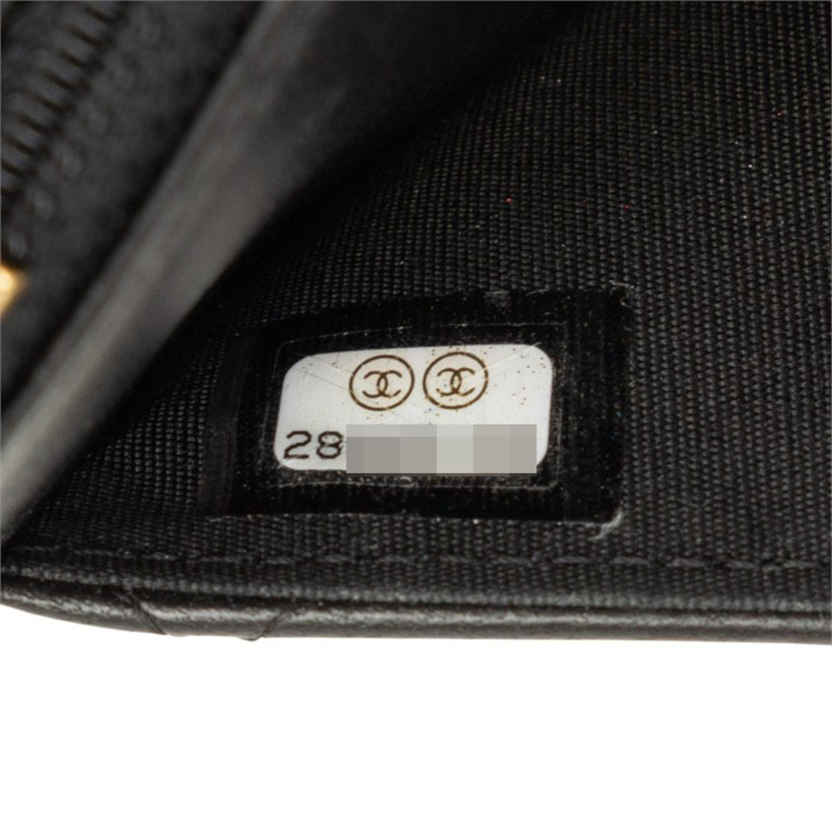 Chanel Matelasse Black Leather Shoulder Bag (Pre-Owned)