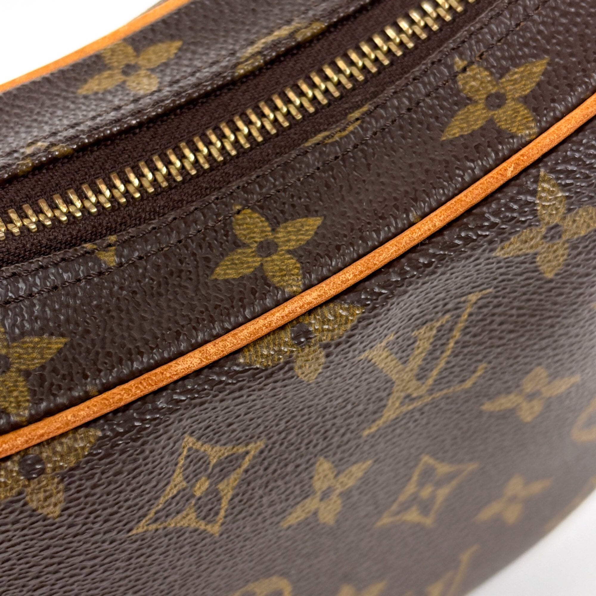 Louis Vuitton Brown Monogram Monogram Shoulder Bag (Pre-Owned)