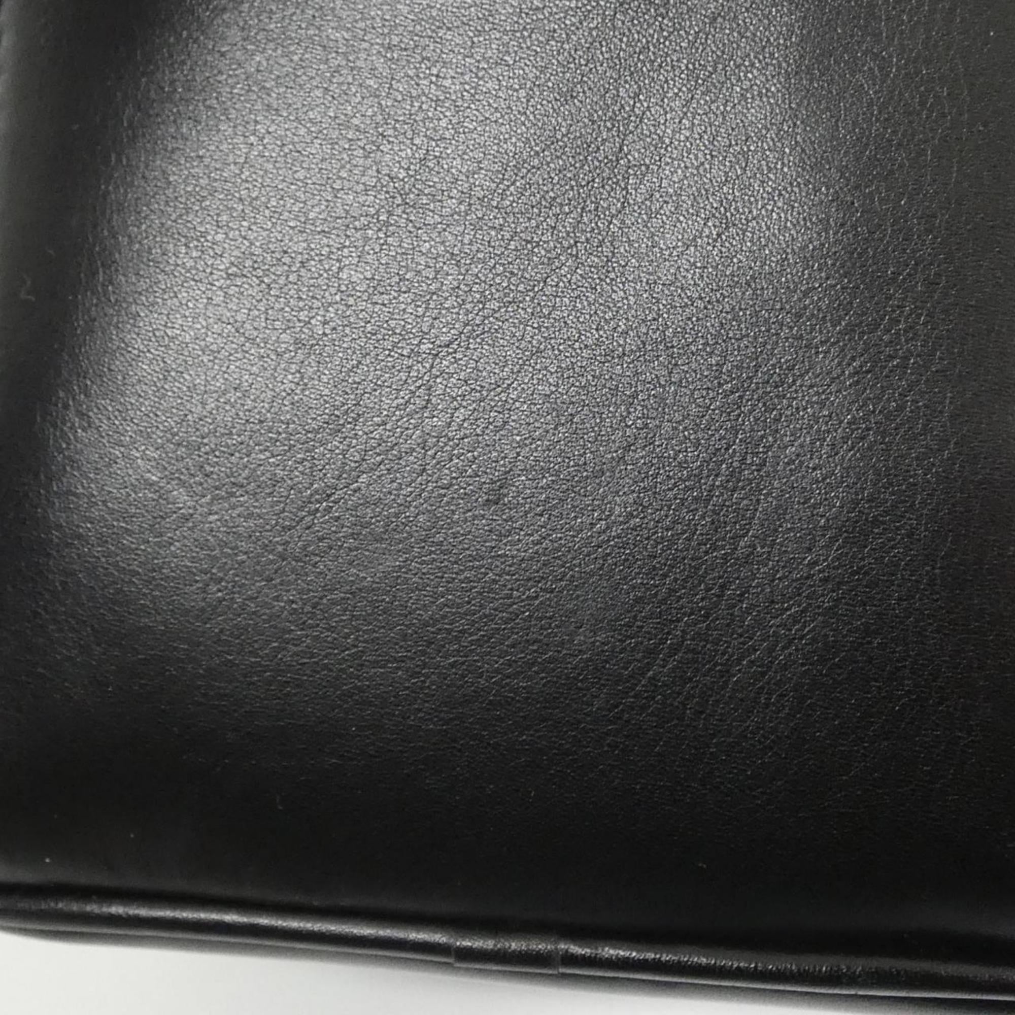 Chanel Black Leather Handbag (Pre-Owned)