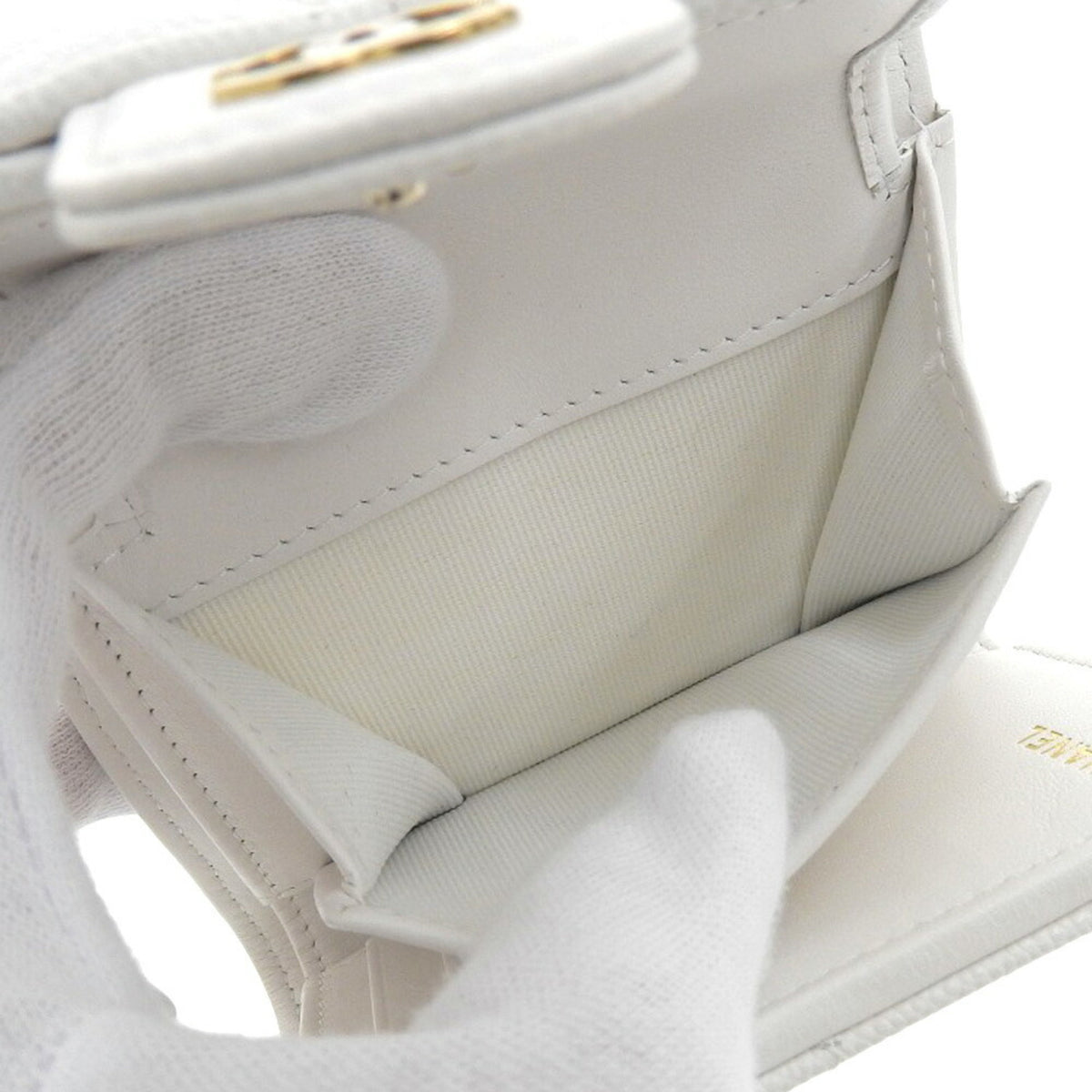 Chanel White Grained Calfskin Wallet (Tri-Fold) (Pre-Owned)