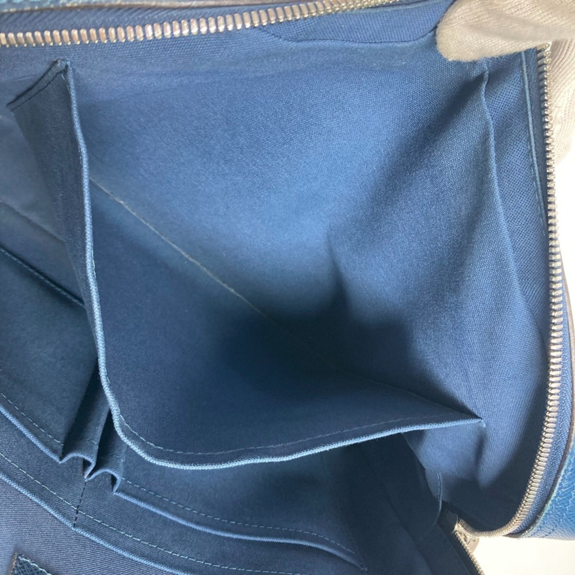 Louis Vuitton Navy Ocean Taiga Leather Briefcase Handbag (Pre-Owned)