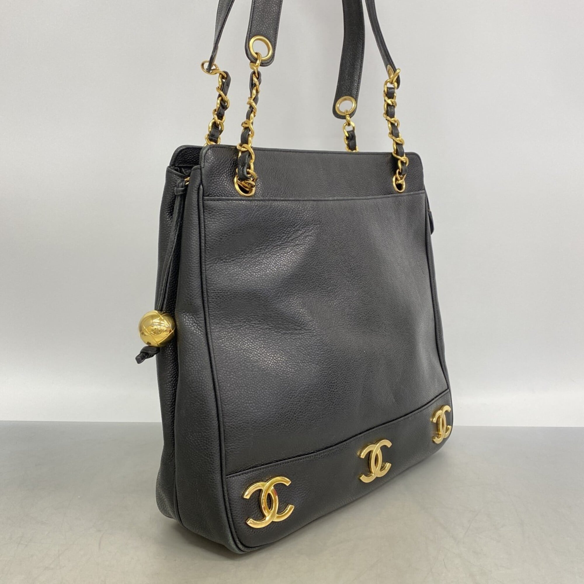 Chanel Black Grained Calfskin Shoulder Bag (Pre-Owned)