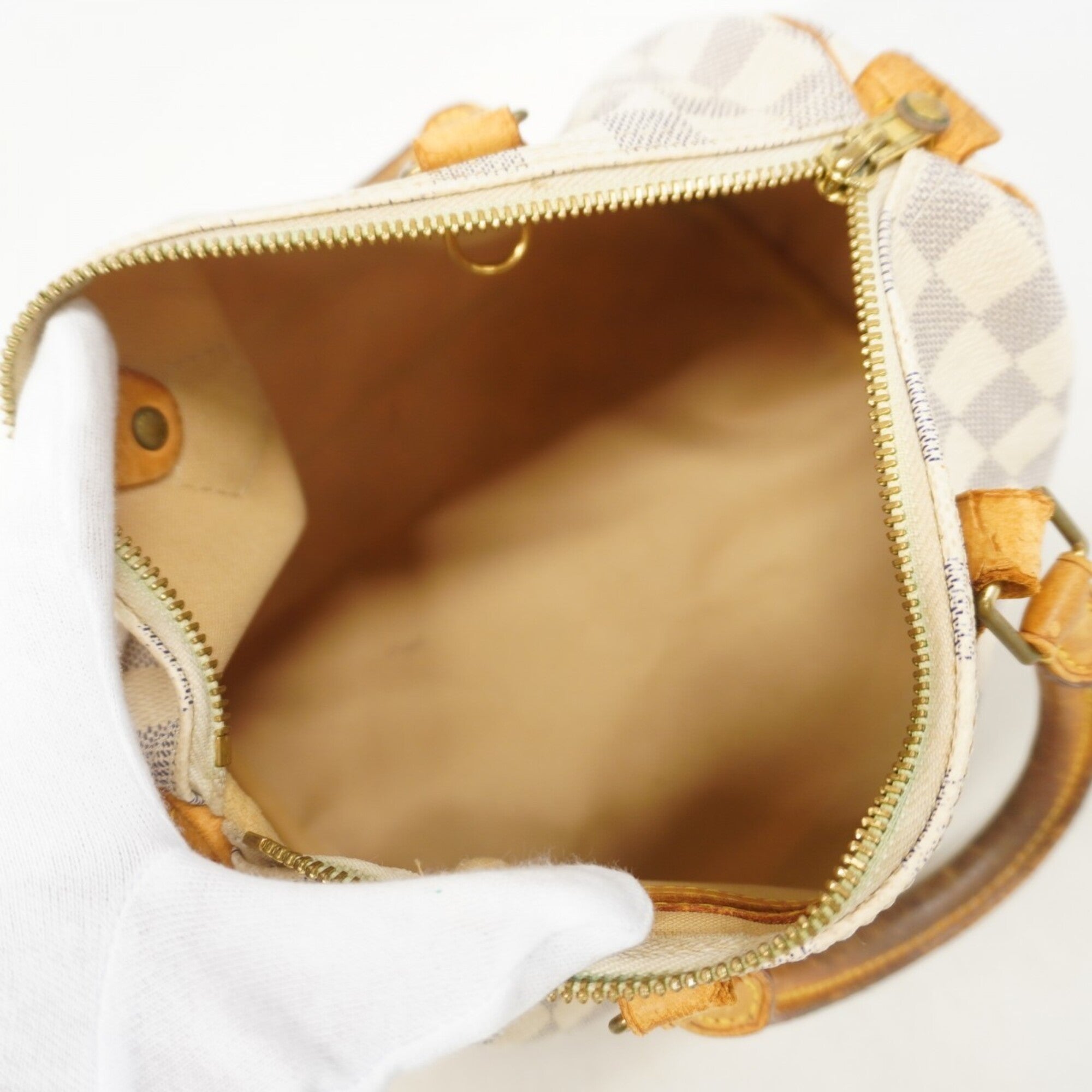 Louis Vuitton White Handbag (Pre-Owned)