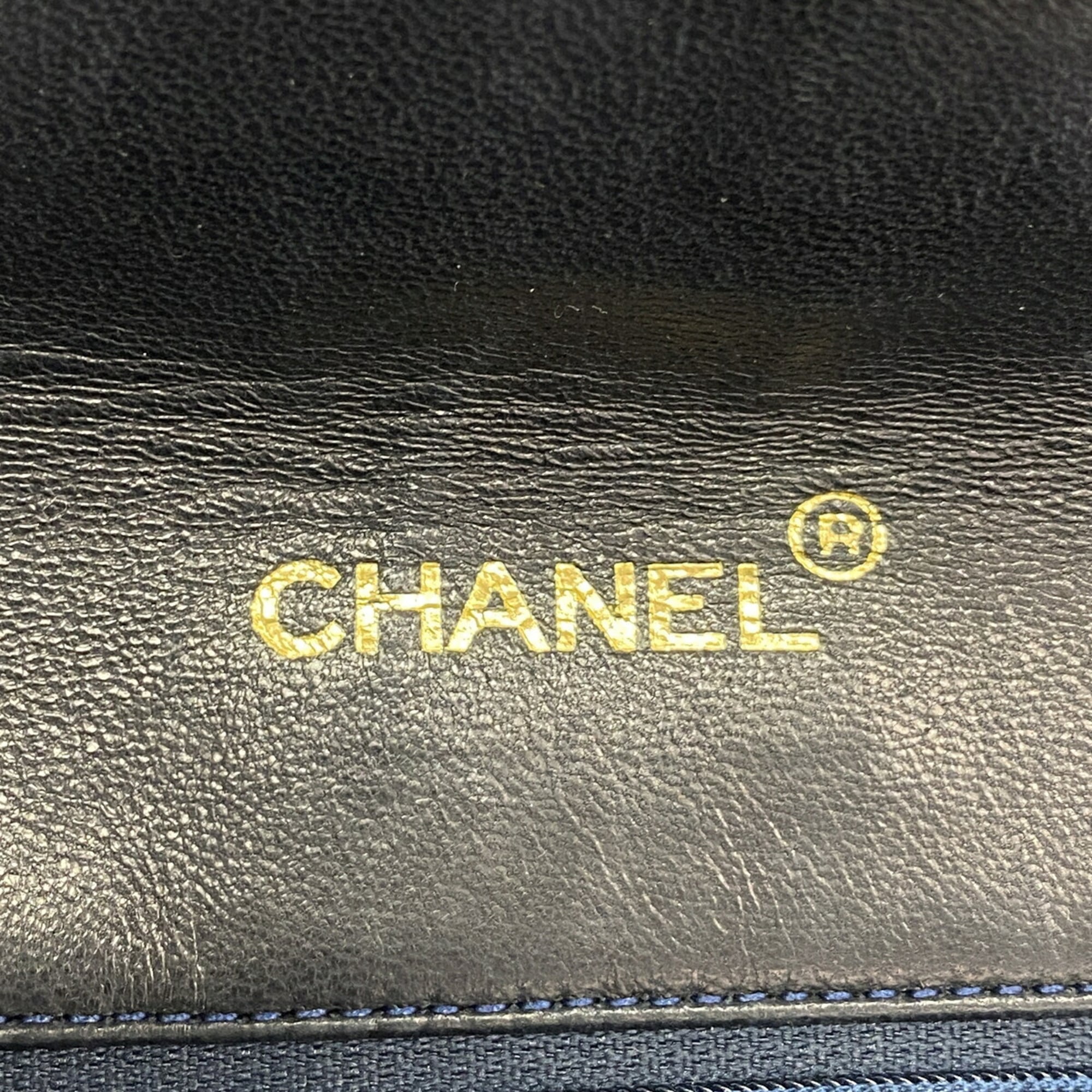 Chanel Black Leather Shoulder Bag (Pre-Owned)