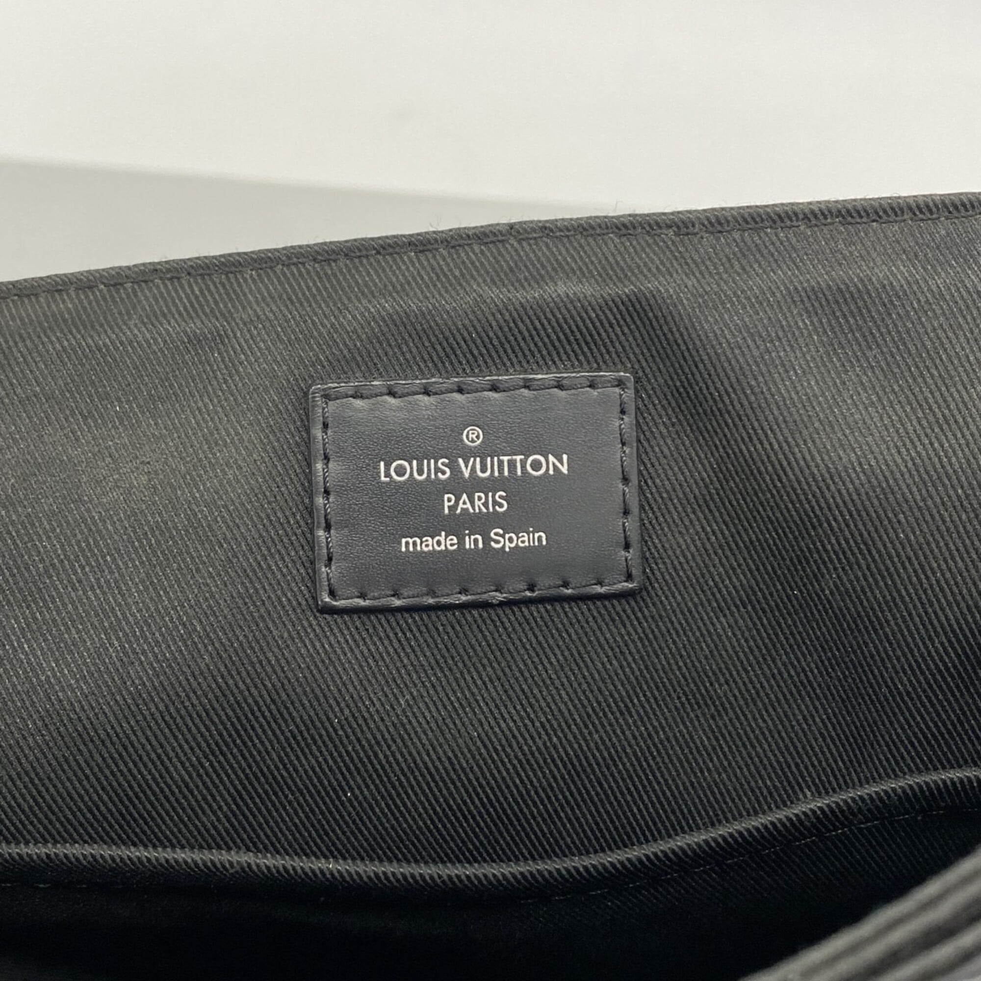 Louis Vuitton Black Shoulder Bag (Pre-Owned)