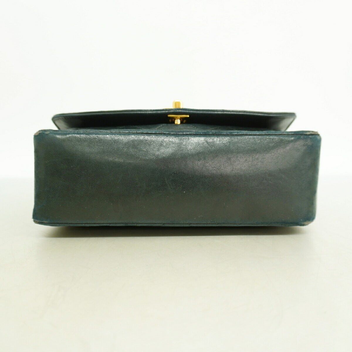 Chanel Black Leather Shoulder Bag (Pre-Owned)