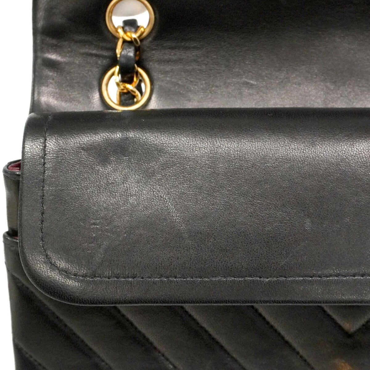 Chanel Black Leather Shoulder Bag (Pre-Owned)