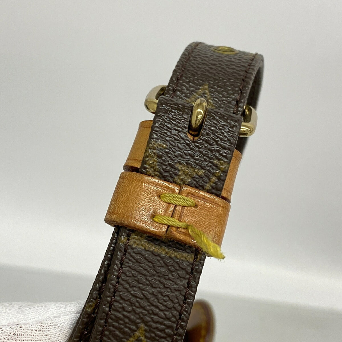 Louis Vuitton Brown Shoulder Bag (Pre-Owned)