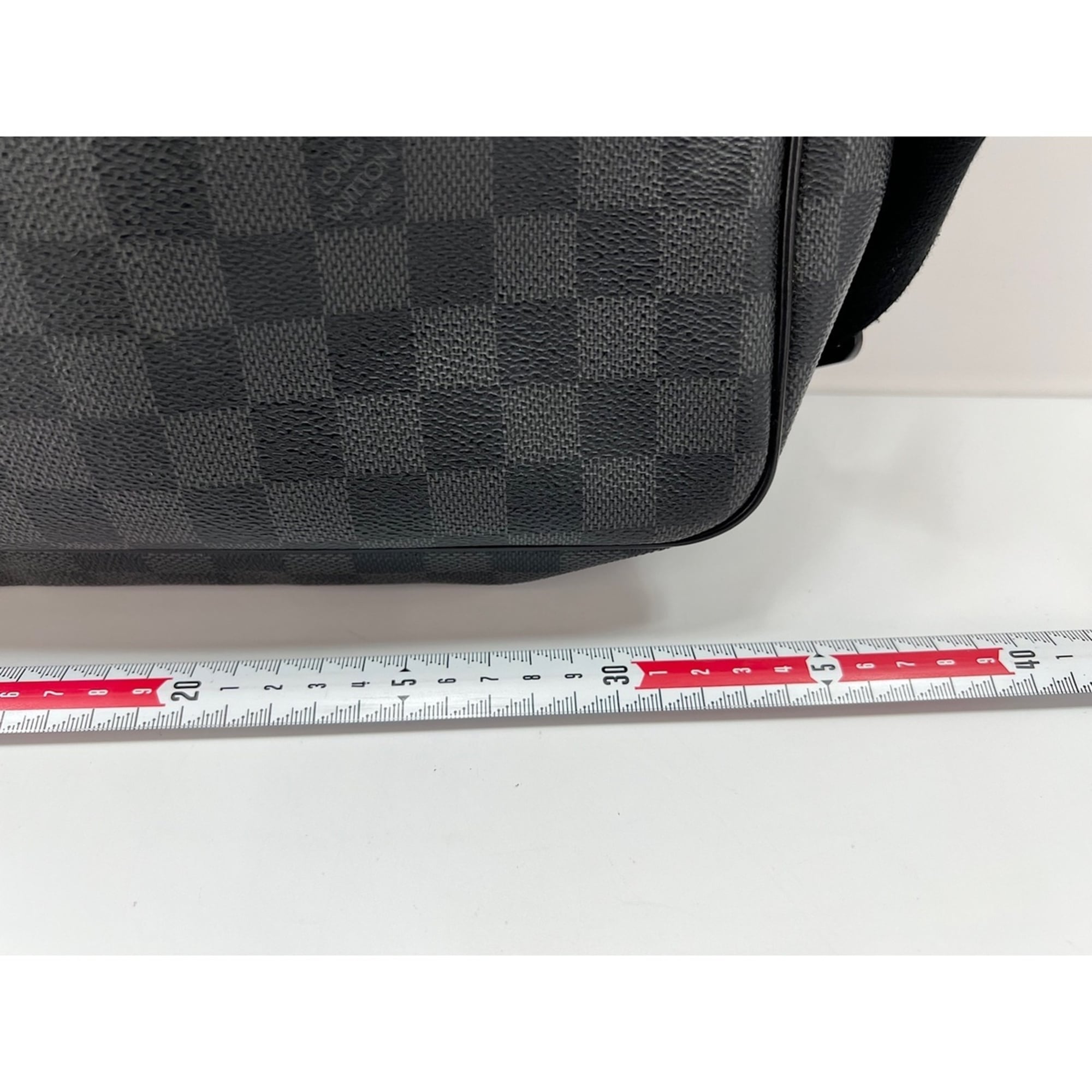 Louis Vuitton Black Shoulder Bag (Pre-Owned)