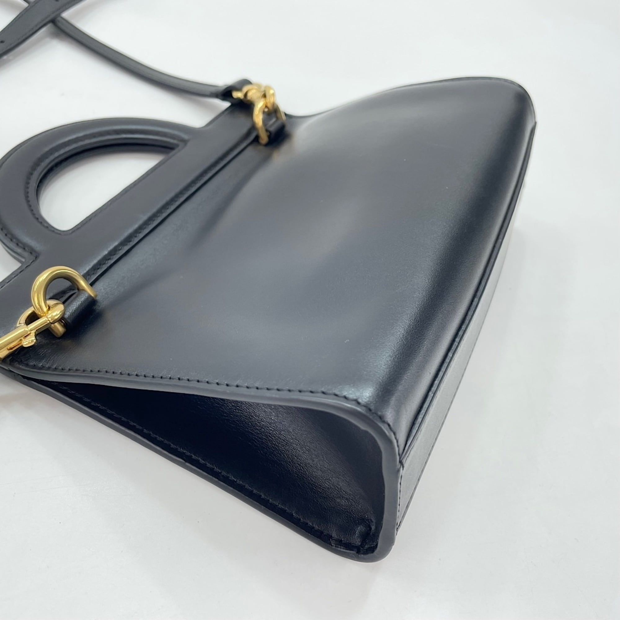 Valentino Black Handbag Shoulder Bag (Pre-Owned)