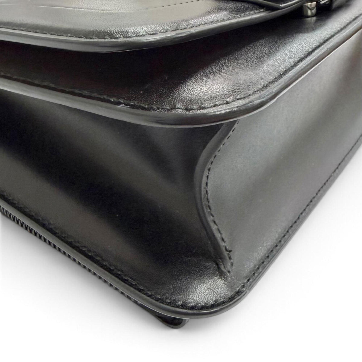 Salvatore Ferragamo Black Leather Shoulder Bag (Pre-Owned)