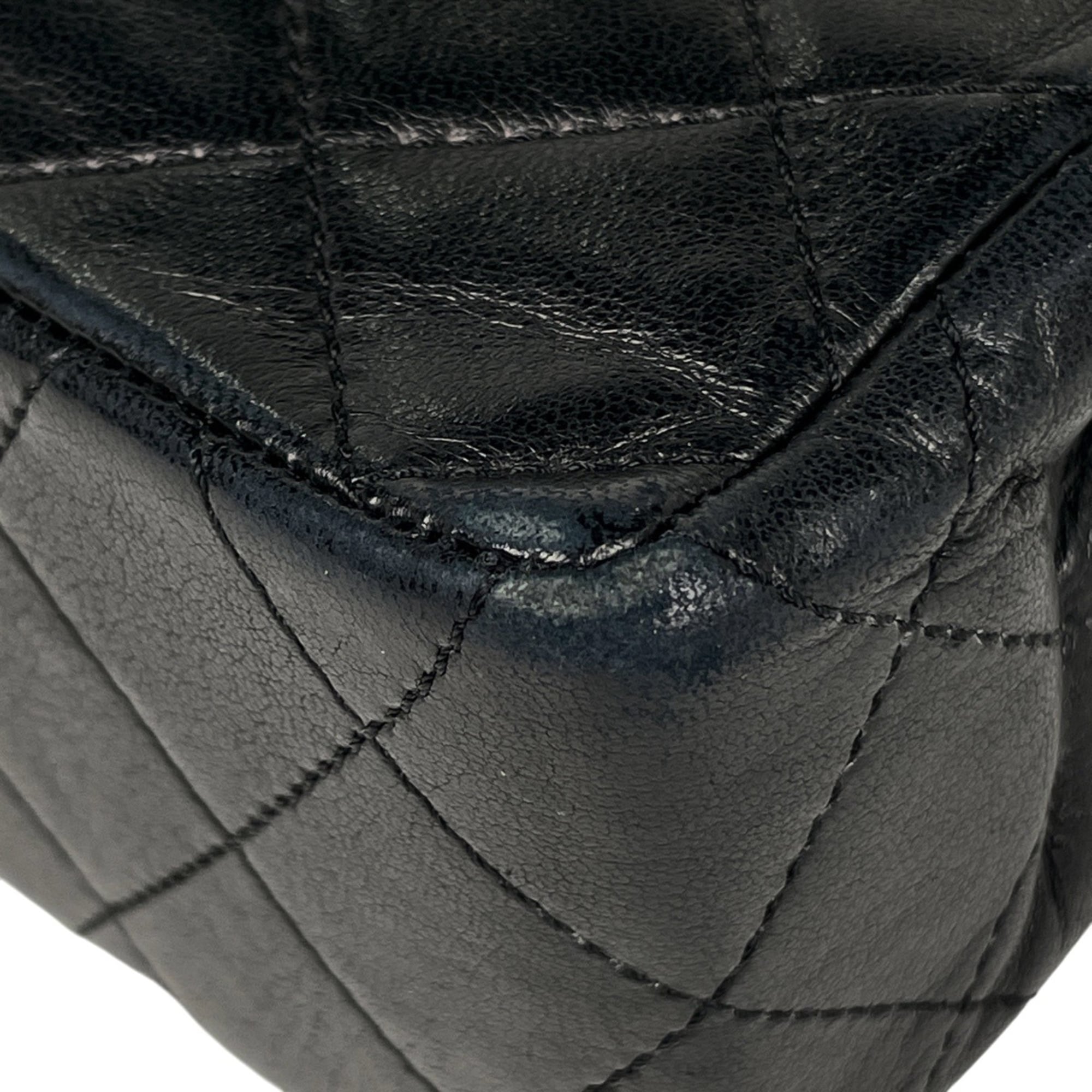 Chanel Matelasse Black Leather Shoulder Bag (Pre-Owned)