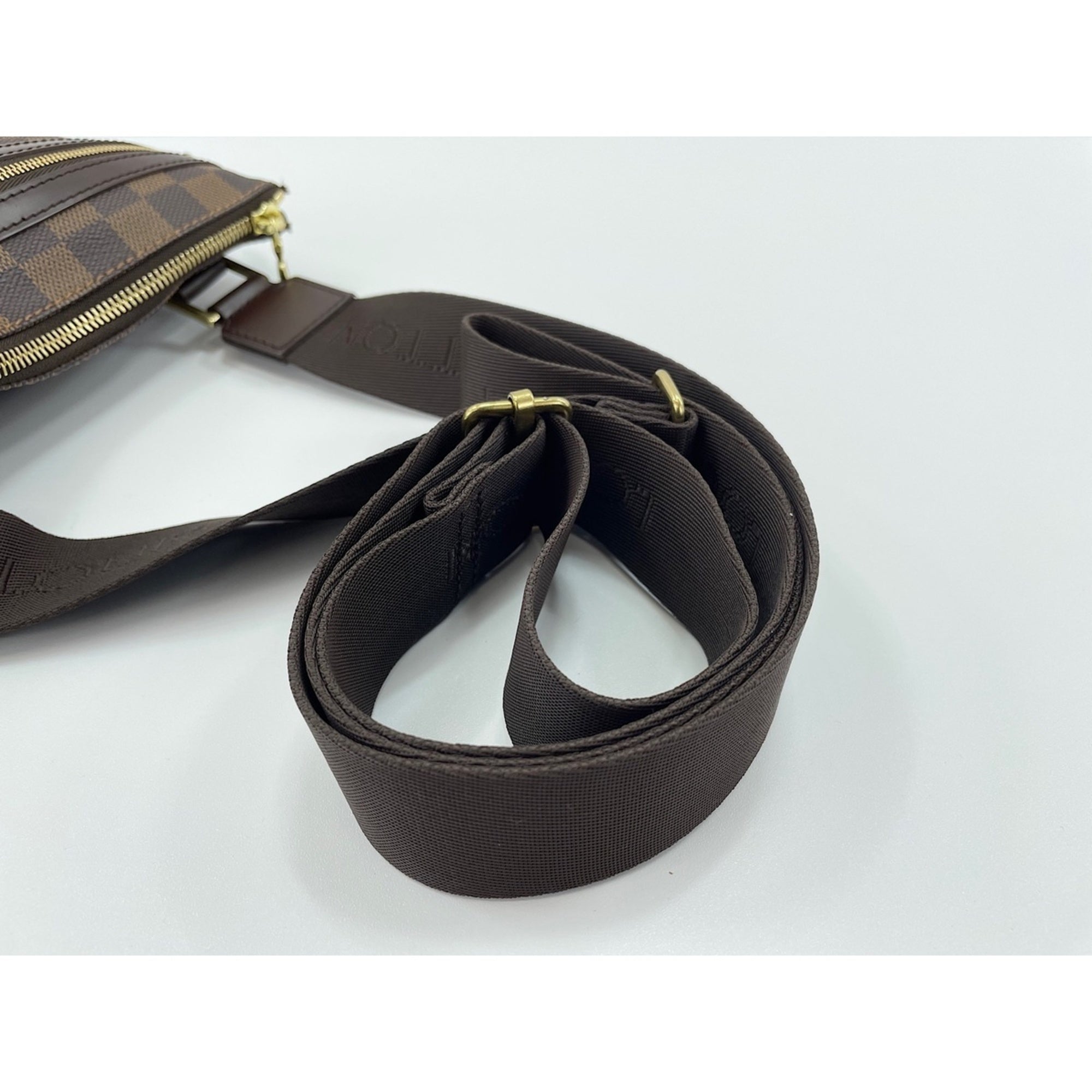 Louis Vuitton Brown Shoulder Bag (Pre-Owned)