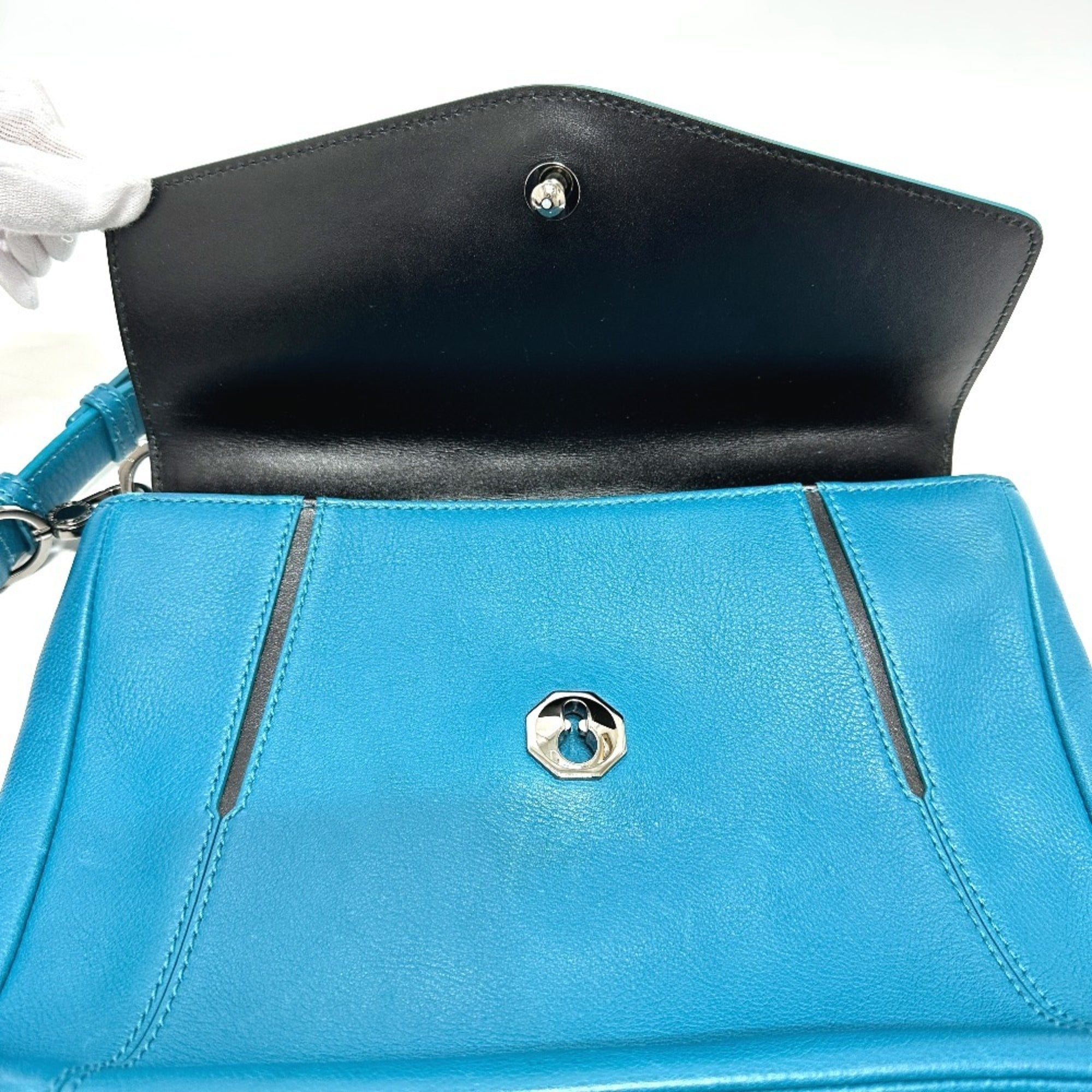 Bvlgari Blue Turquoise Leather Handbag (Pre-Owned)