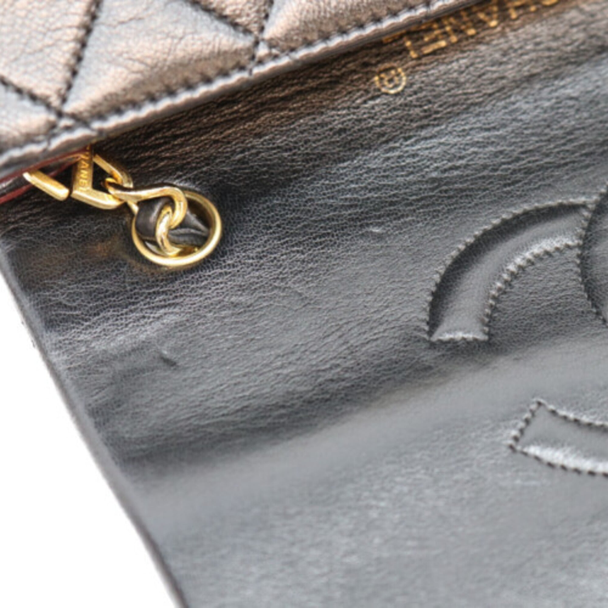 Chanel Black Leather Shoulder Bag (Pre-Owned)