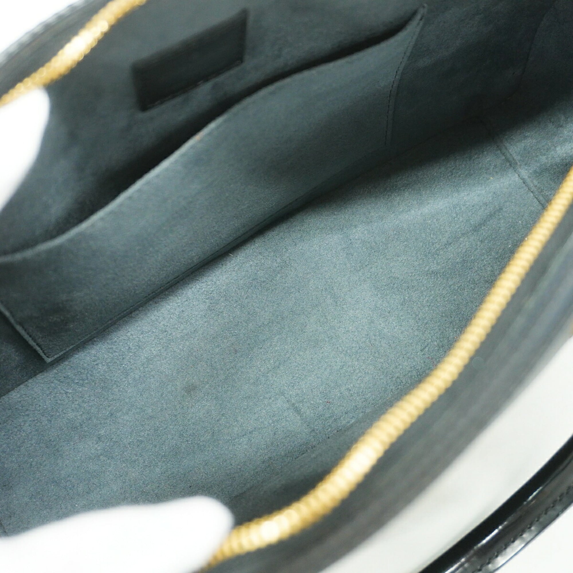 Louis Vuitton Noir Handbag (Pre-Owned)