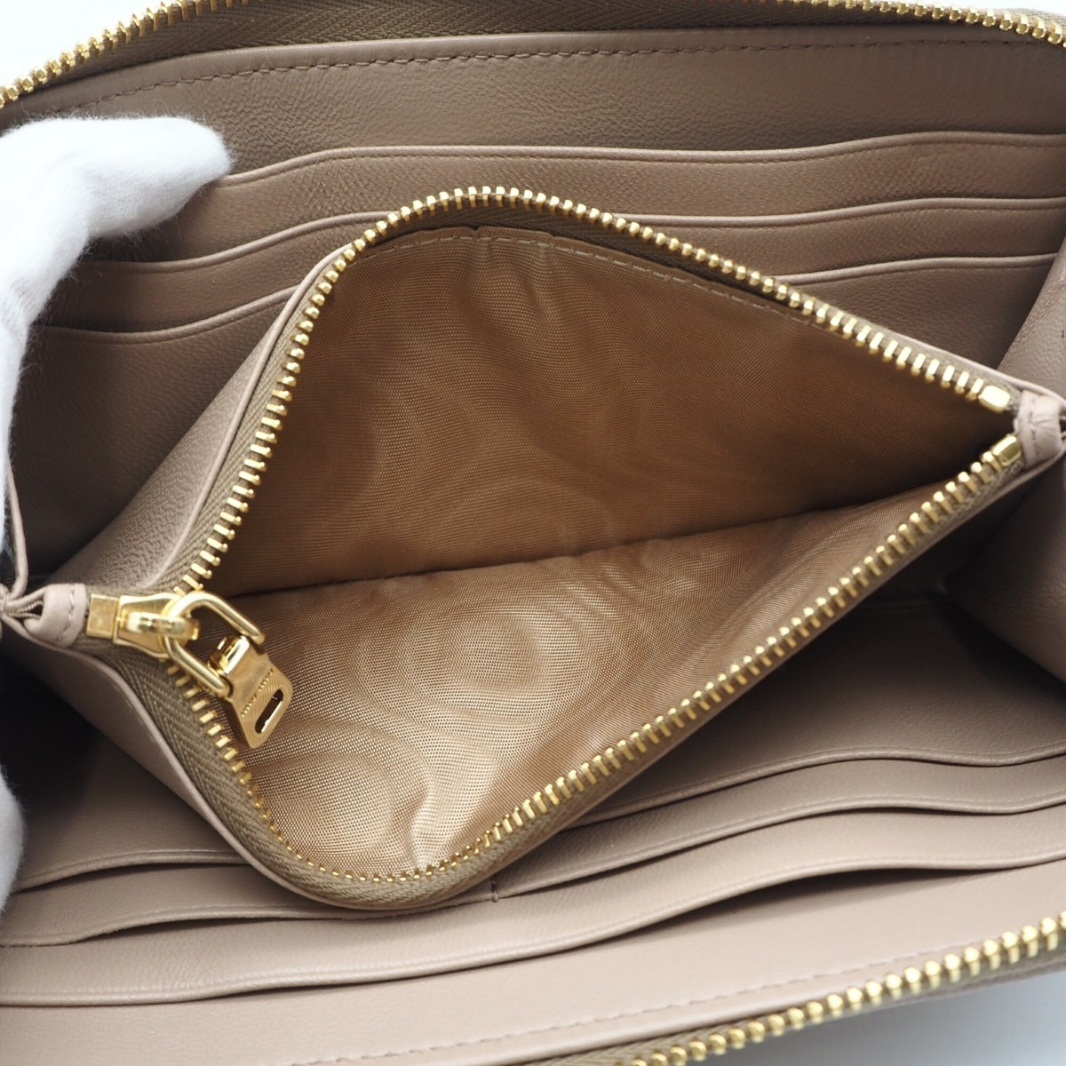 Miu Miu Matelasse Pink Beige Leather Long Wallet (Bi-Fold) (Pre-Owned)