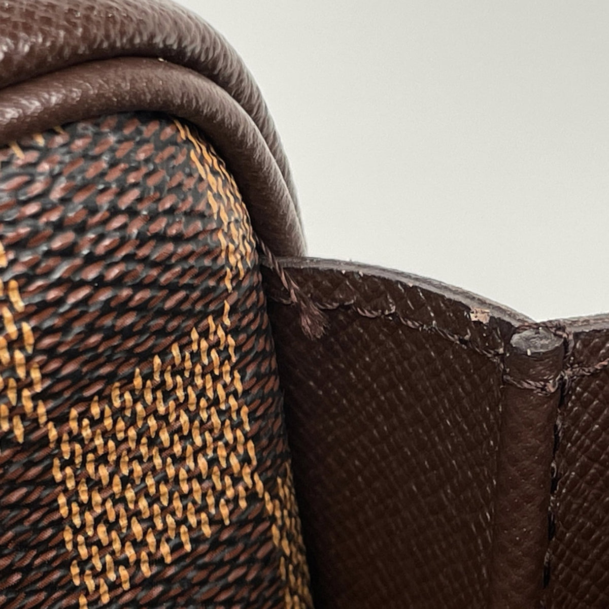 Louis Vuitton Damier Brown Damier Canvas Handbag (Pre-Owned)