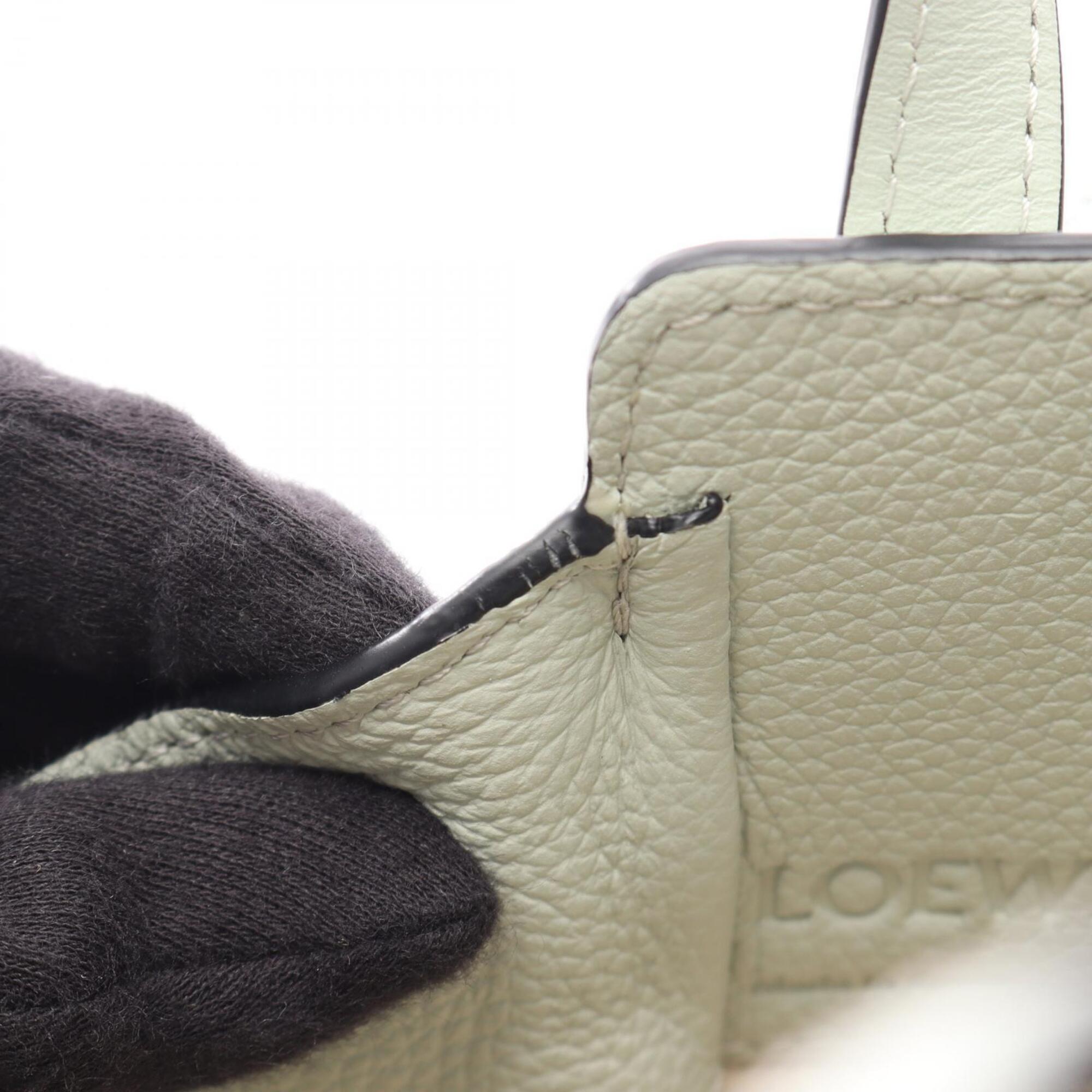 Loewe Green Light Green Leather Handbag (Pre-Owned)