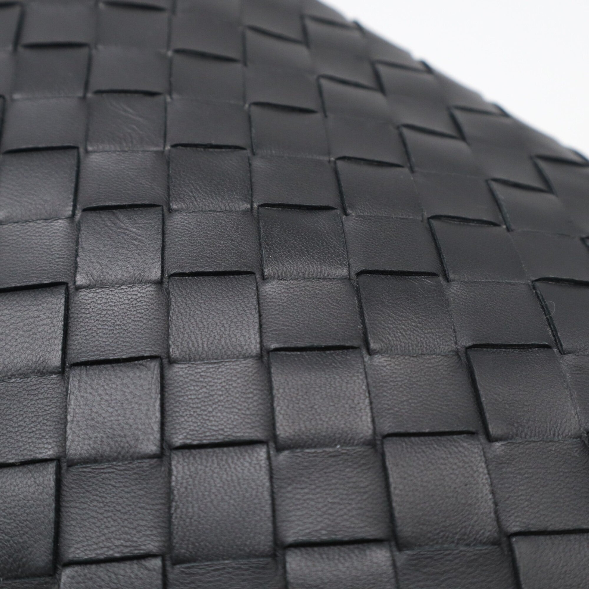 Bottega Veneta Intrecciato Black Leather Clutch Bag (Pre-Owned)