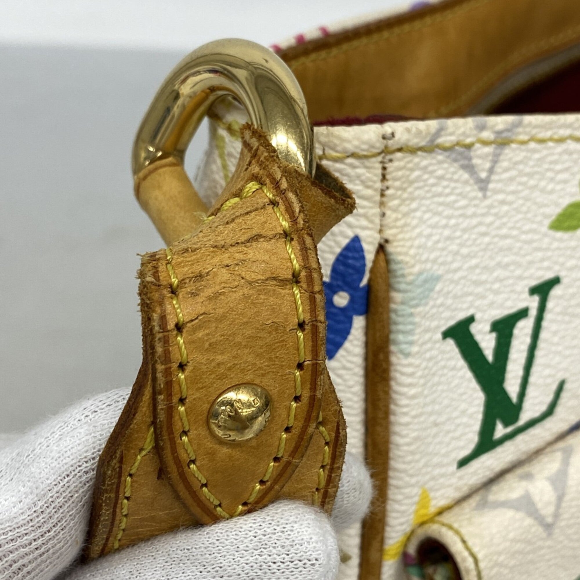 Louis Vuitton Blanc Shoulder Bag (Pre-Owned)