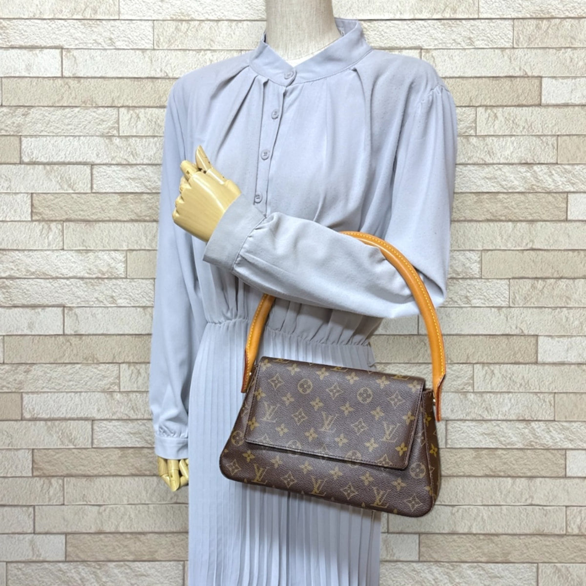 Louis Vuitton Brown Monogram Canvas Handbag (Pre-Owned)