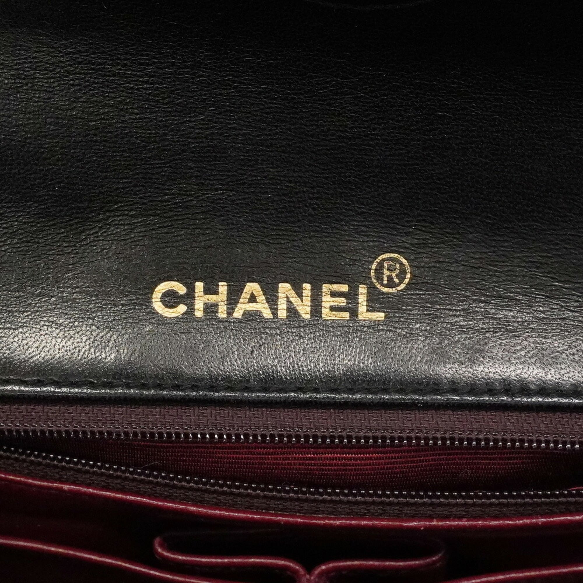 Chanel Black Leather Shoulder Bag (Pre-Owned)