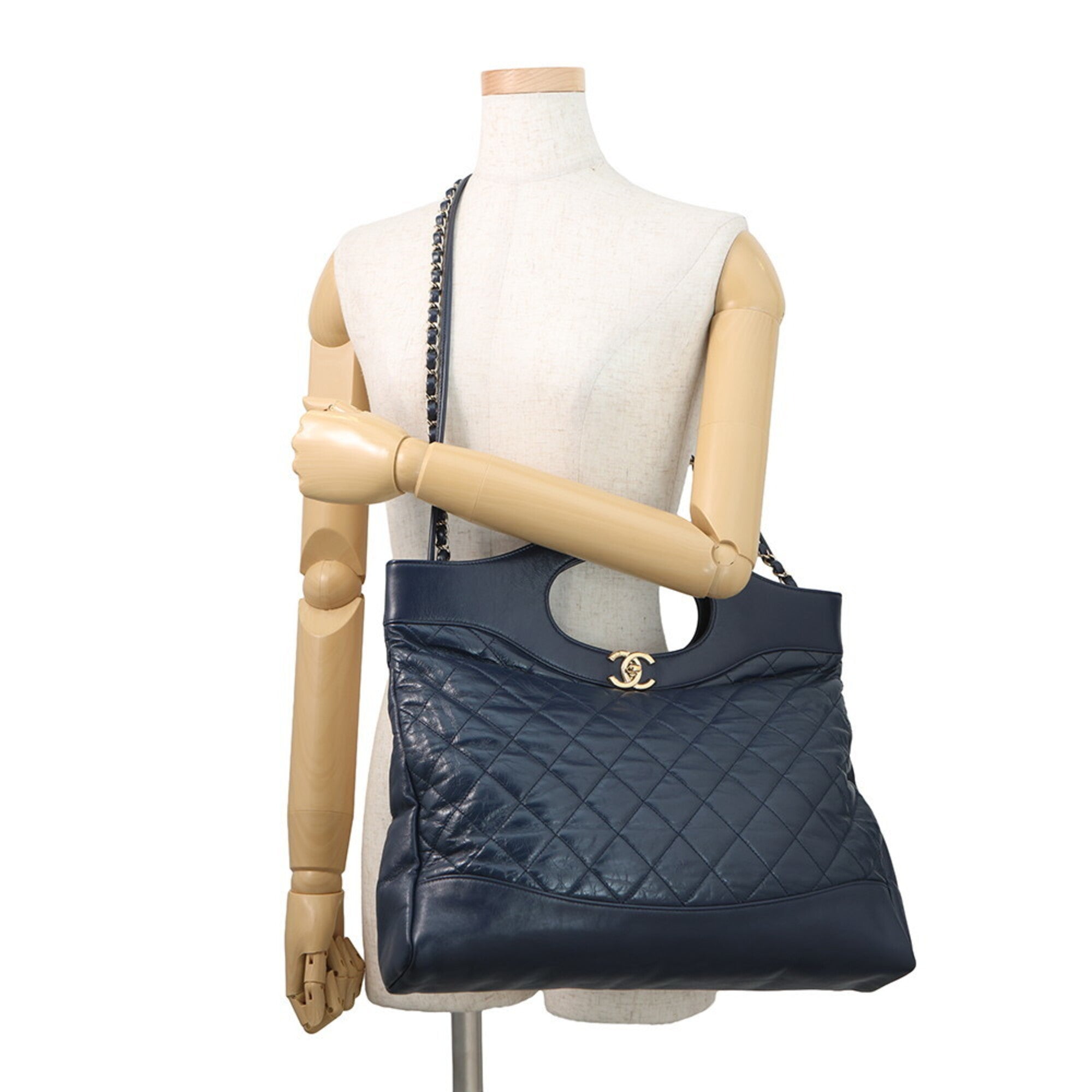 Chanel Navy Leather Handbag Shoulder Bag (Pre-Owned)