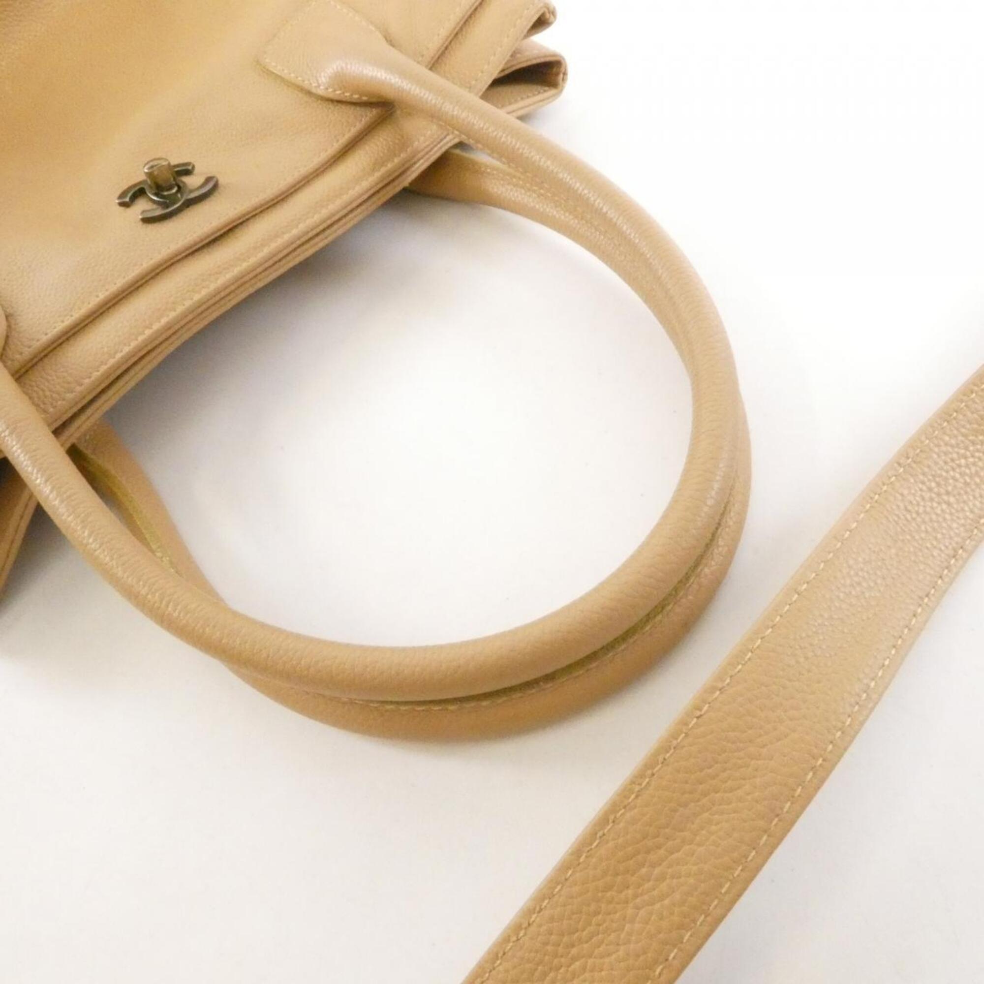 Chanel Beige Leather Shoulder Bag (Pre-Owned)