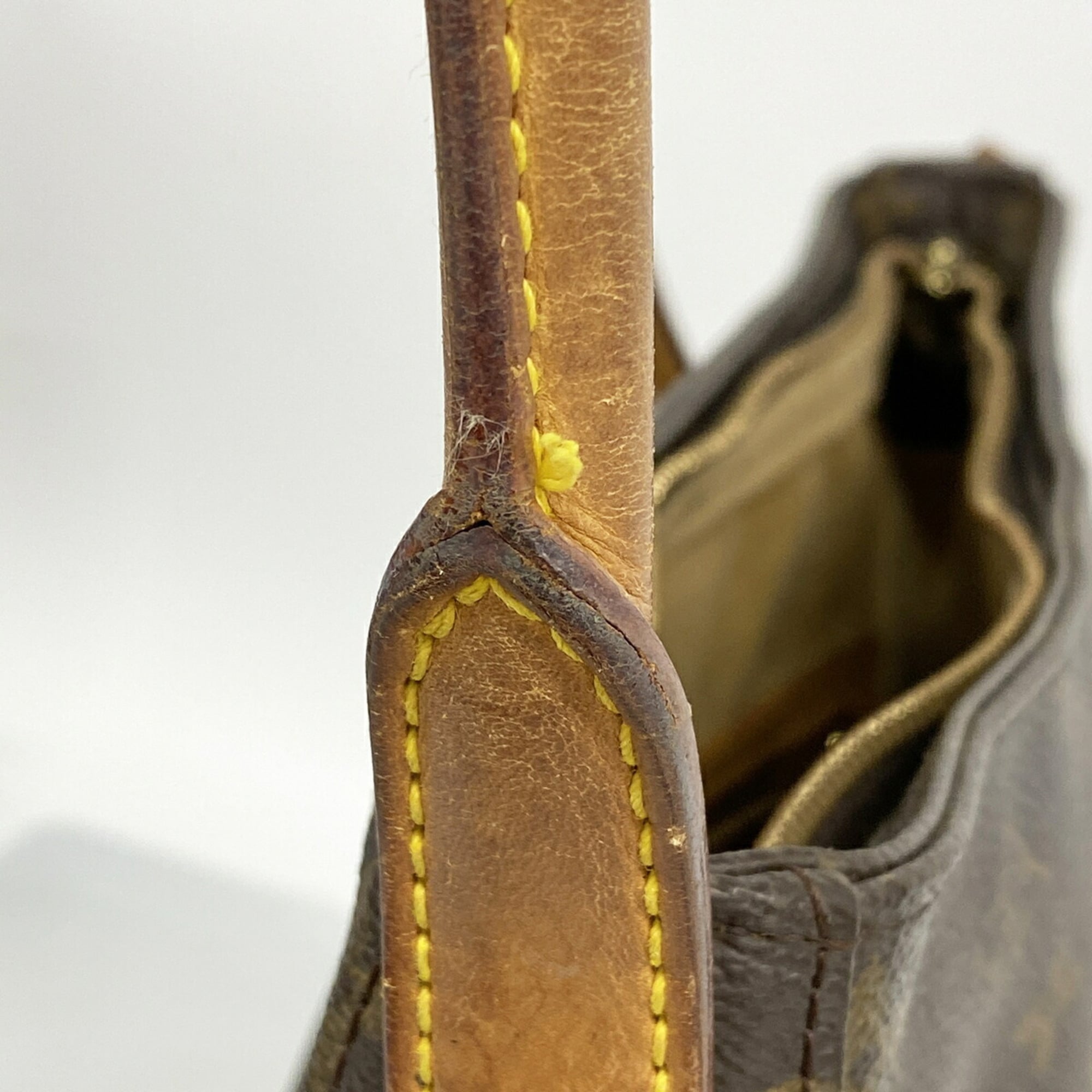 Louis Vuitton Brown Shoulder Bag (Pre-Owned)