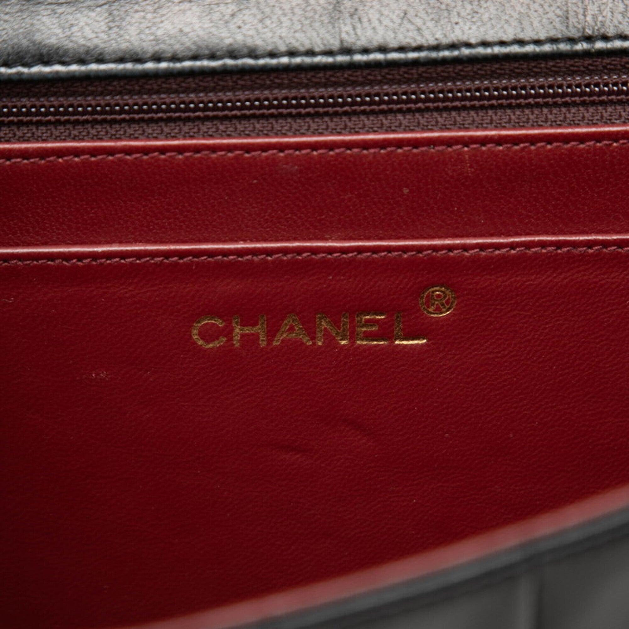 Chanel Black Leather Shoulder Bag (Pre-Owned)