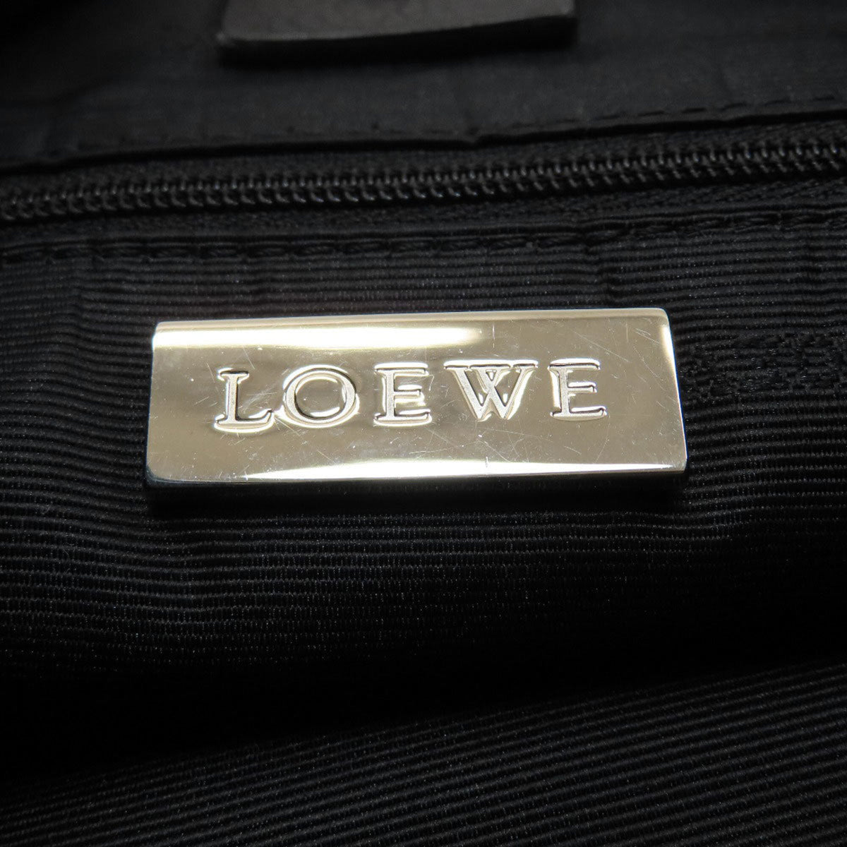 Loewe Black Leather Shoulder Bag (Pre-Owned)