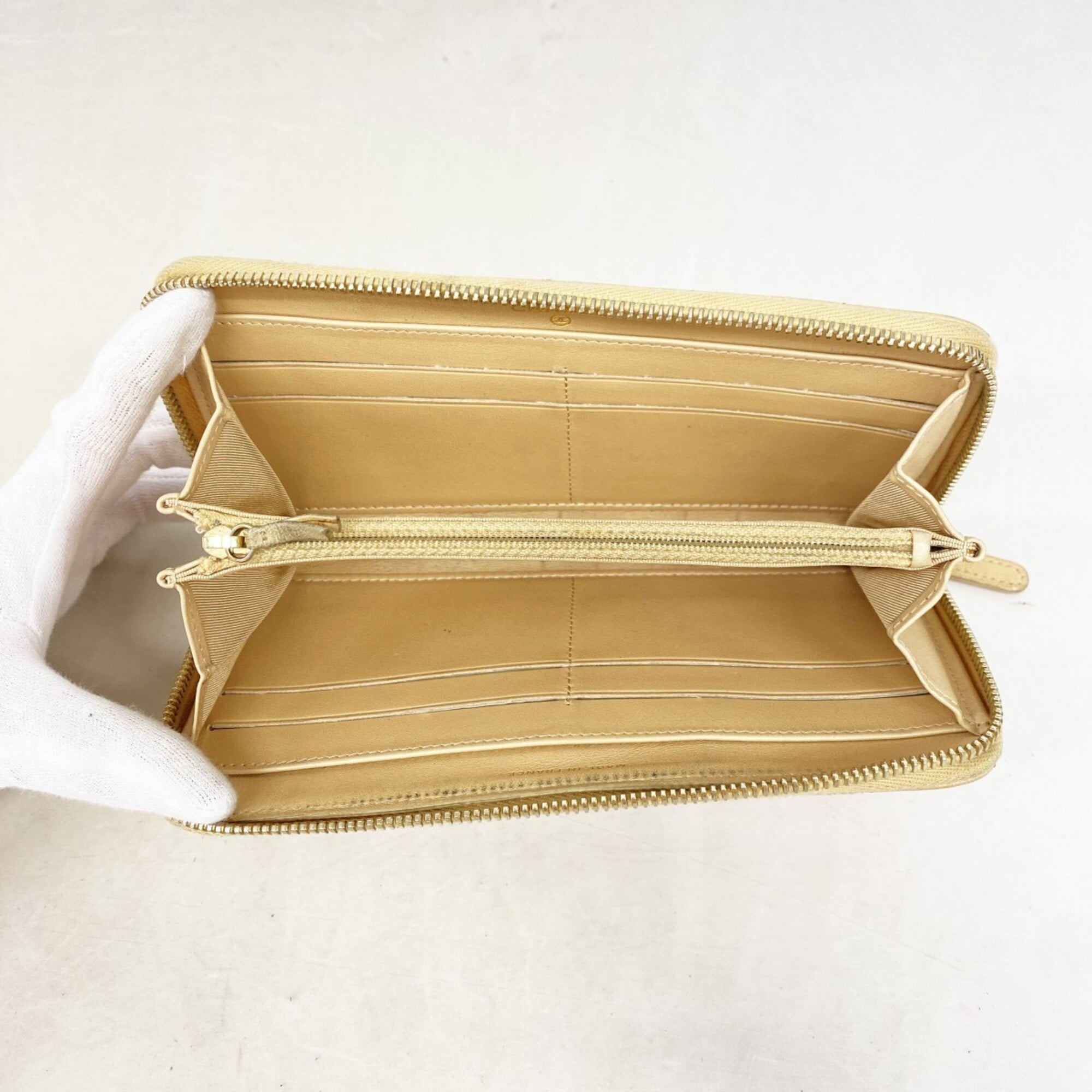 Chanel Beige Grained Calfskin Long Wallet (Bi-Fold) (Pre-Owned)