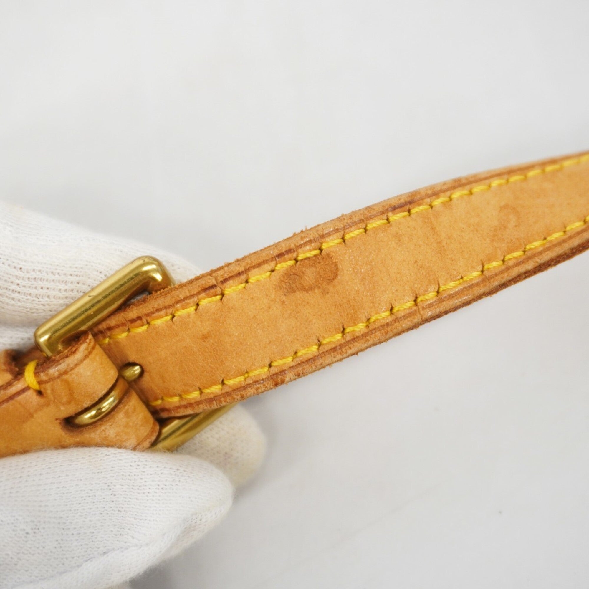 Louis Vuitton Brown Shoulder Bag (Pre-Owned)