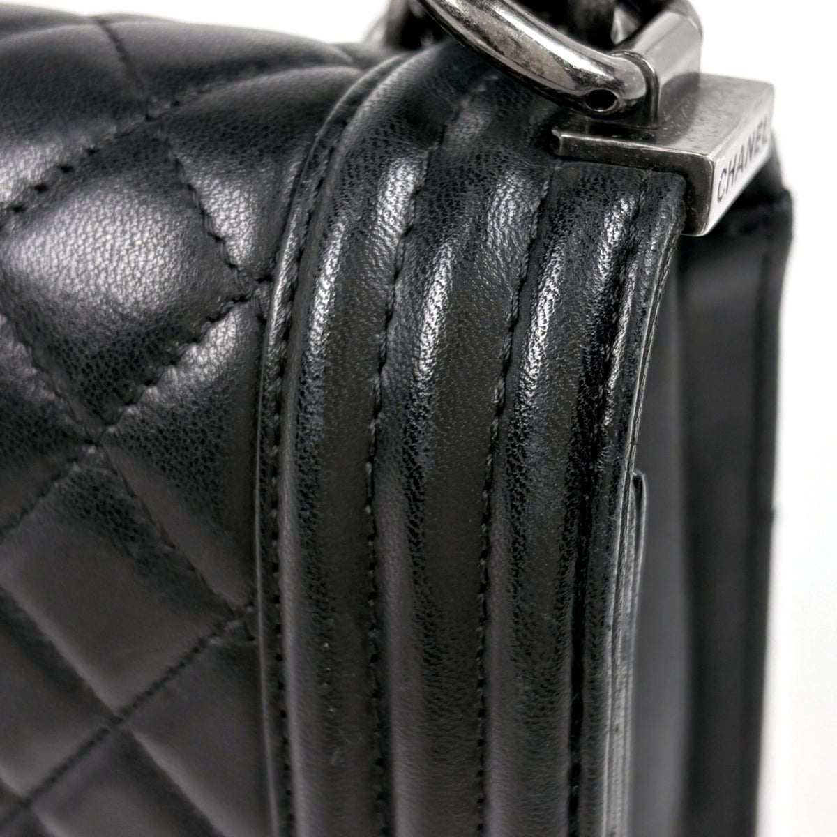 Chanel Boy Chanel Black Leather Shoulder Bag (Pre-Owned)