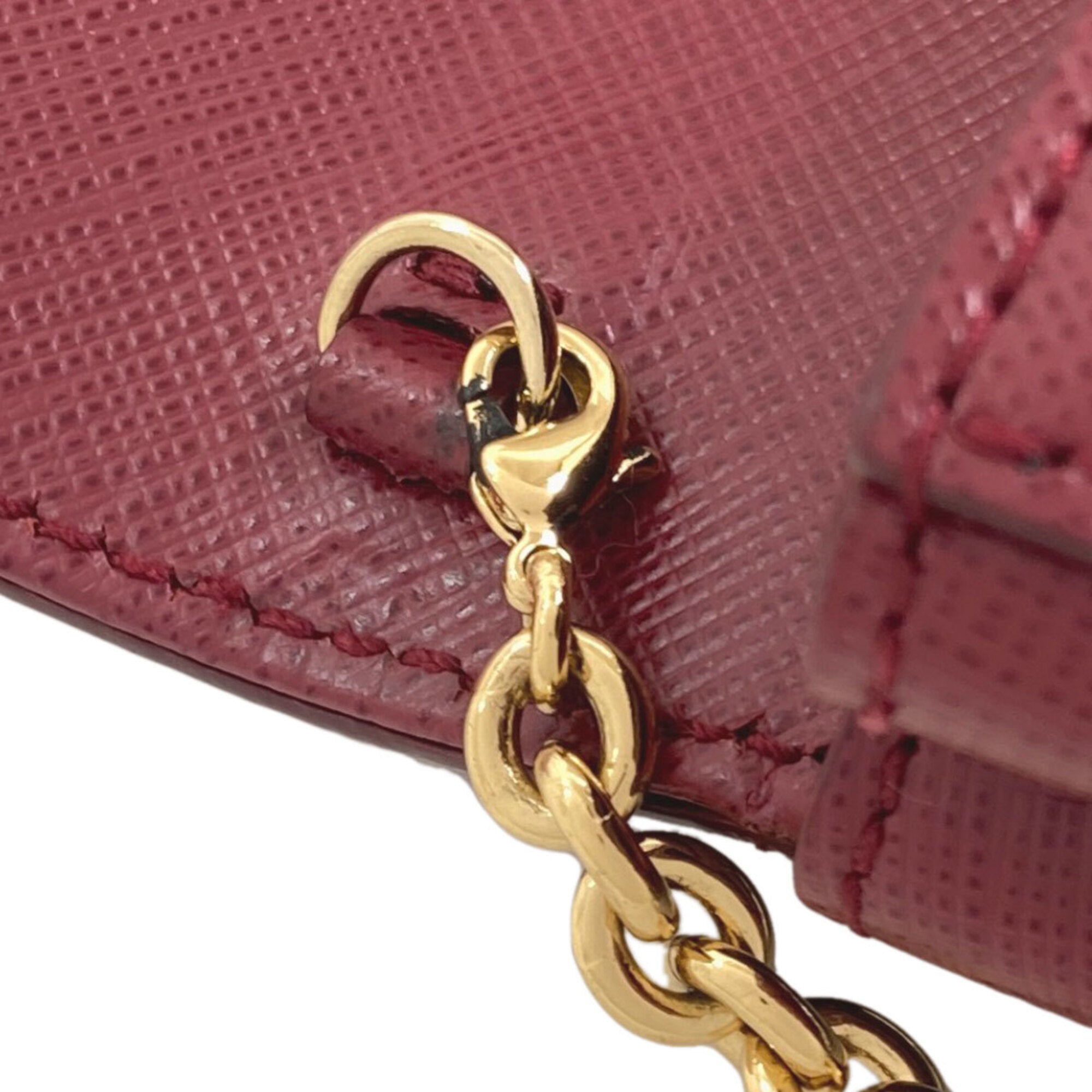 Salvatore Ferragamo Red Color Leather Shoulder Bag (Pre-Owned)