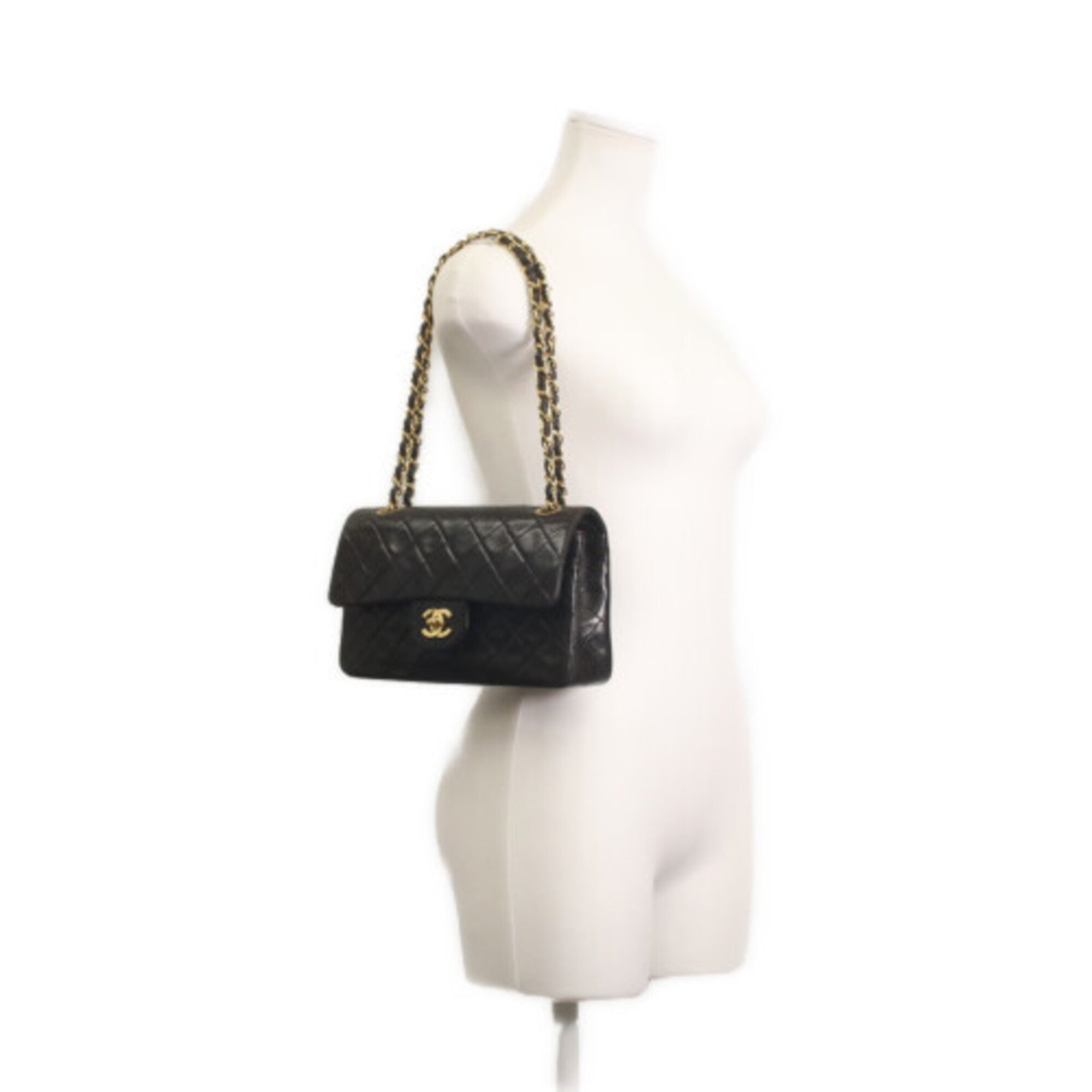 Chanel Black Leather Shoulder Bag (Pre-Owned)