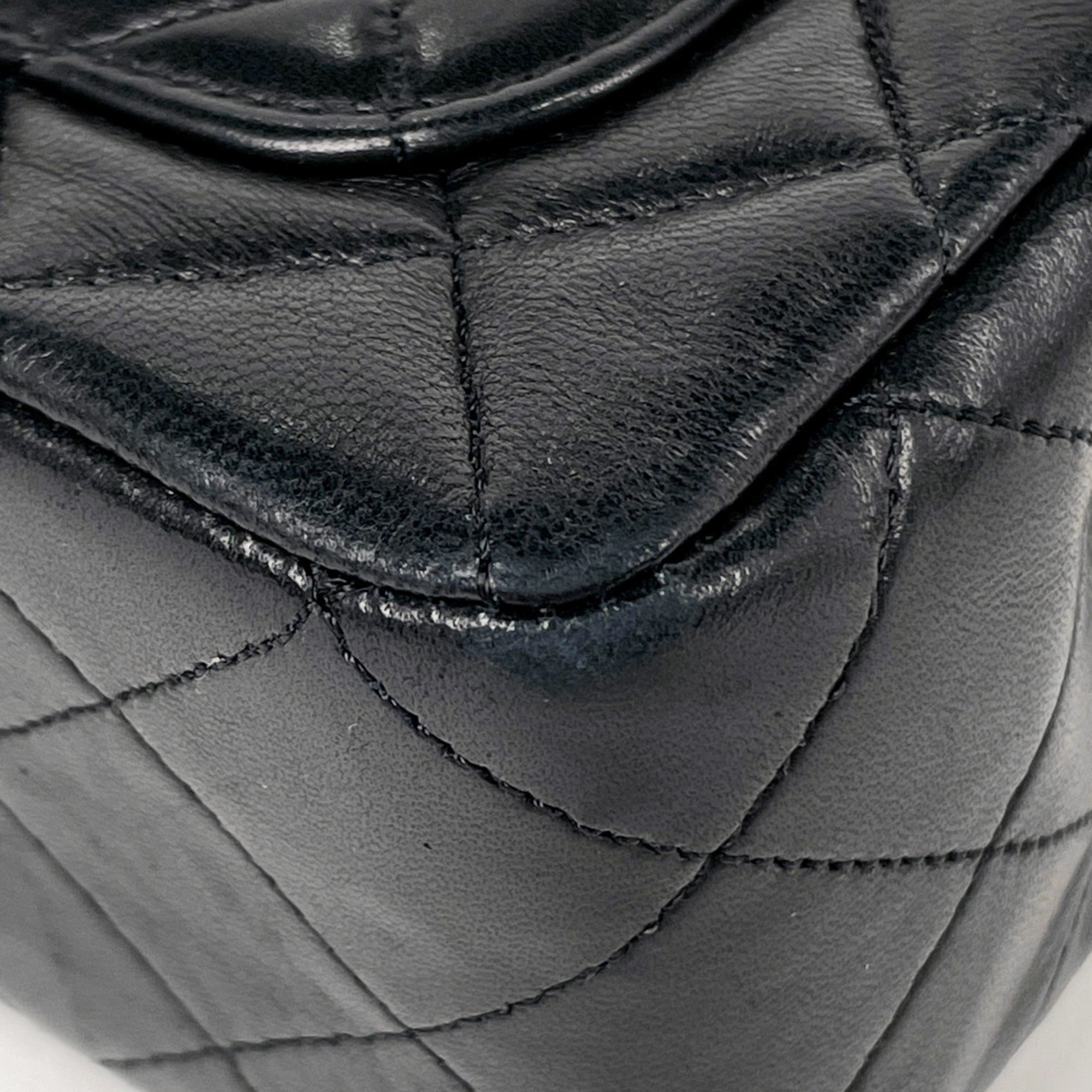 Chanel Black Leather Shoulder Bag (Pre-Owned)