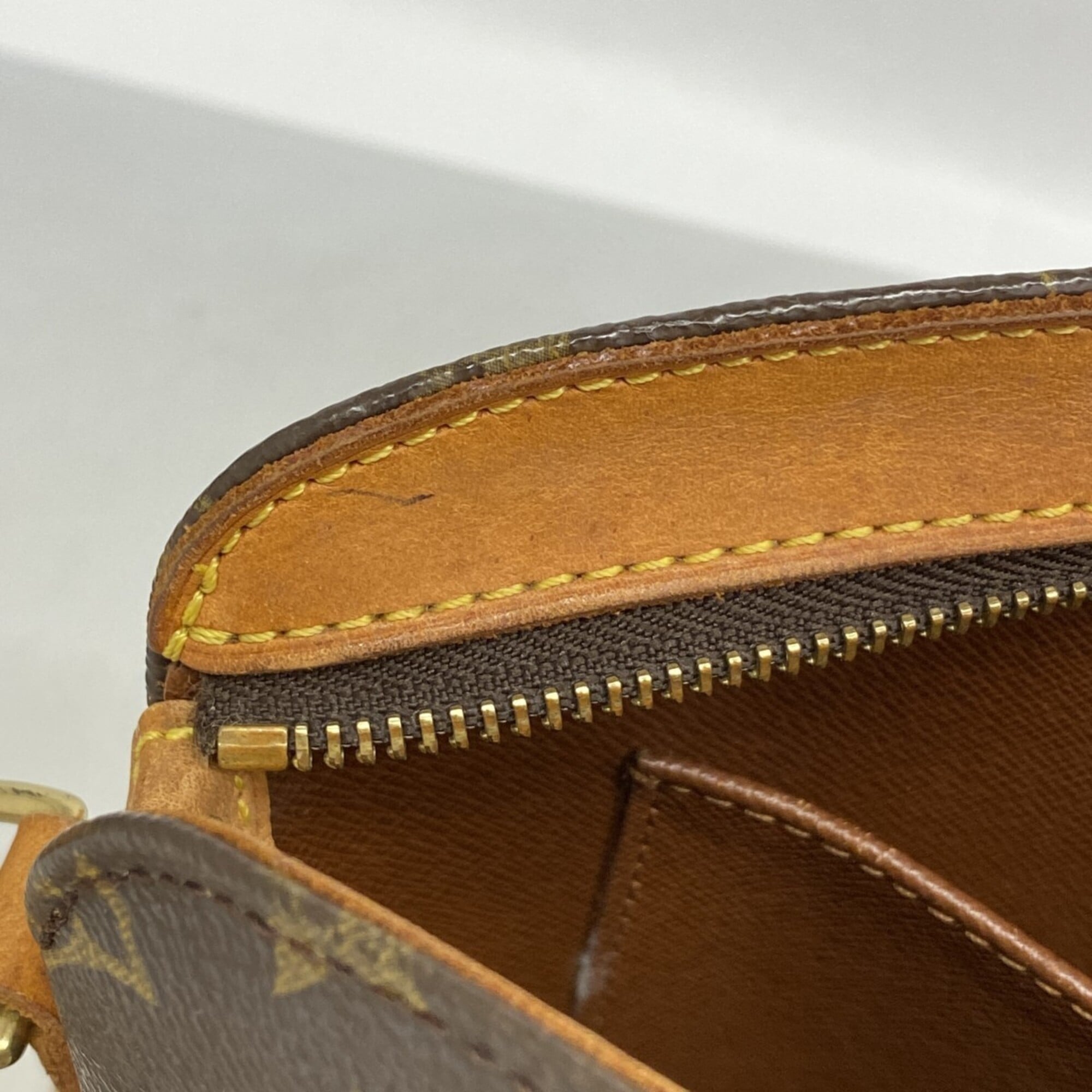 Louis Vuitton Brown Shoulder Bag (Pre-Owned)