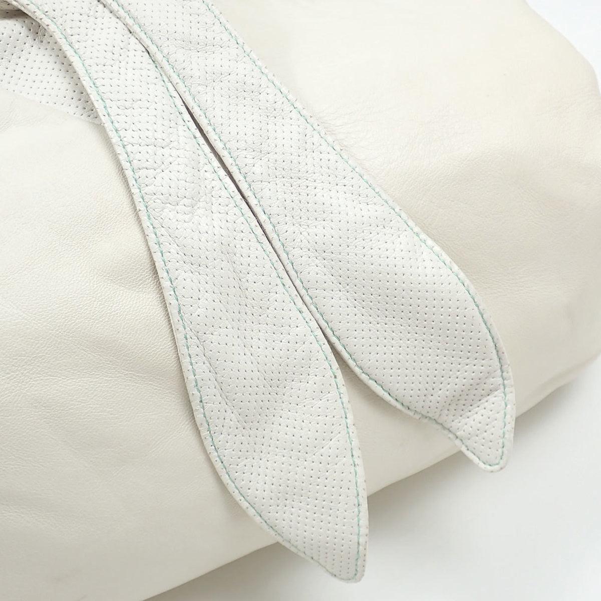 Loewe White Leather Handbag (Pre-Owned)