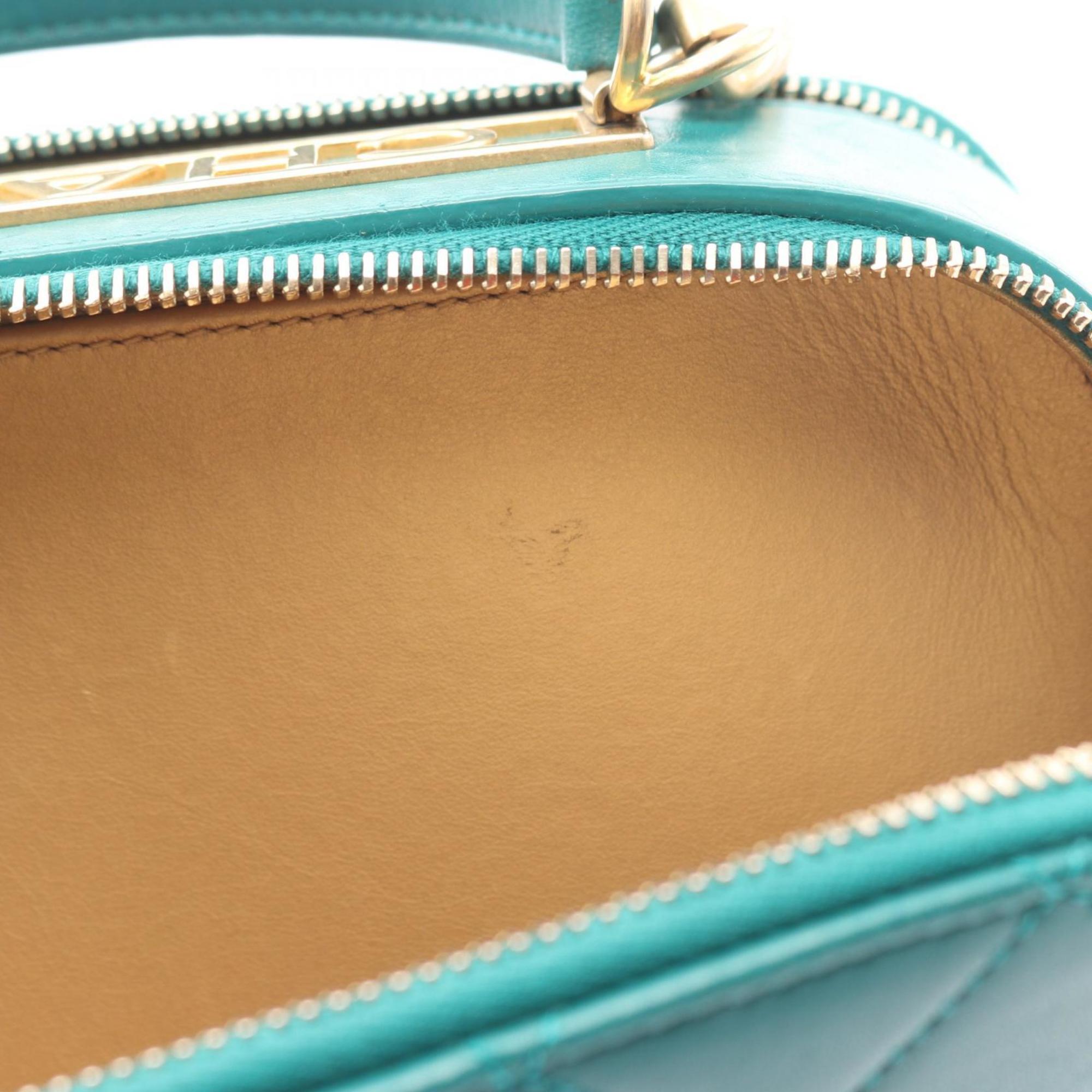 Chanel Green Leather Shoulder Bag (Pre-Owned)